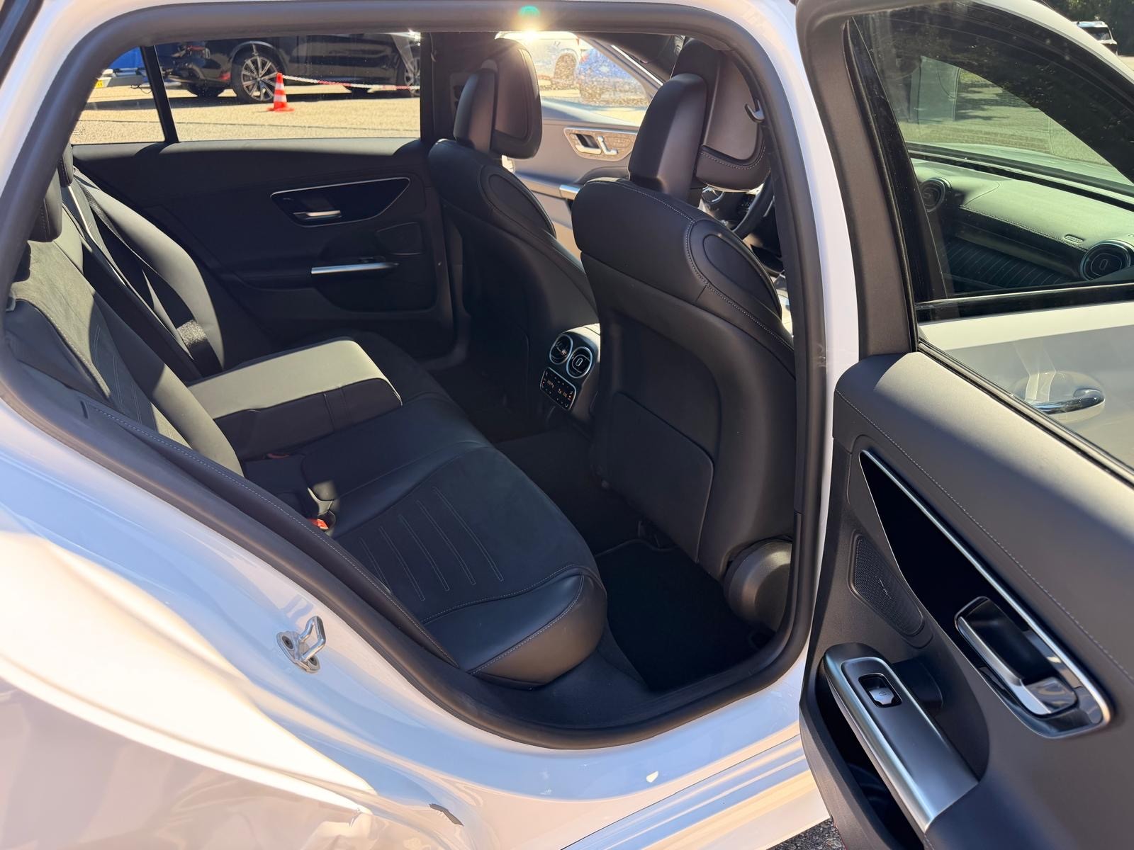 MERCEDES-BENZ C 220 d T 4Matic AMG Line-image-9