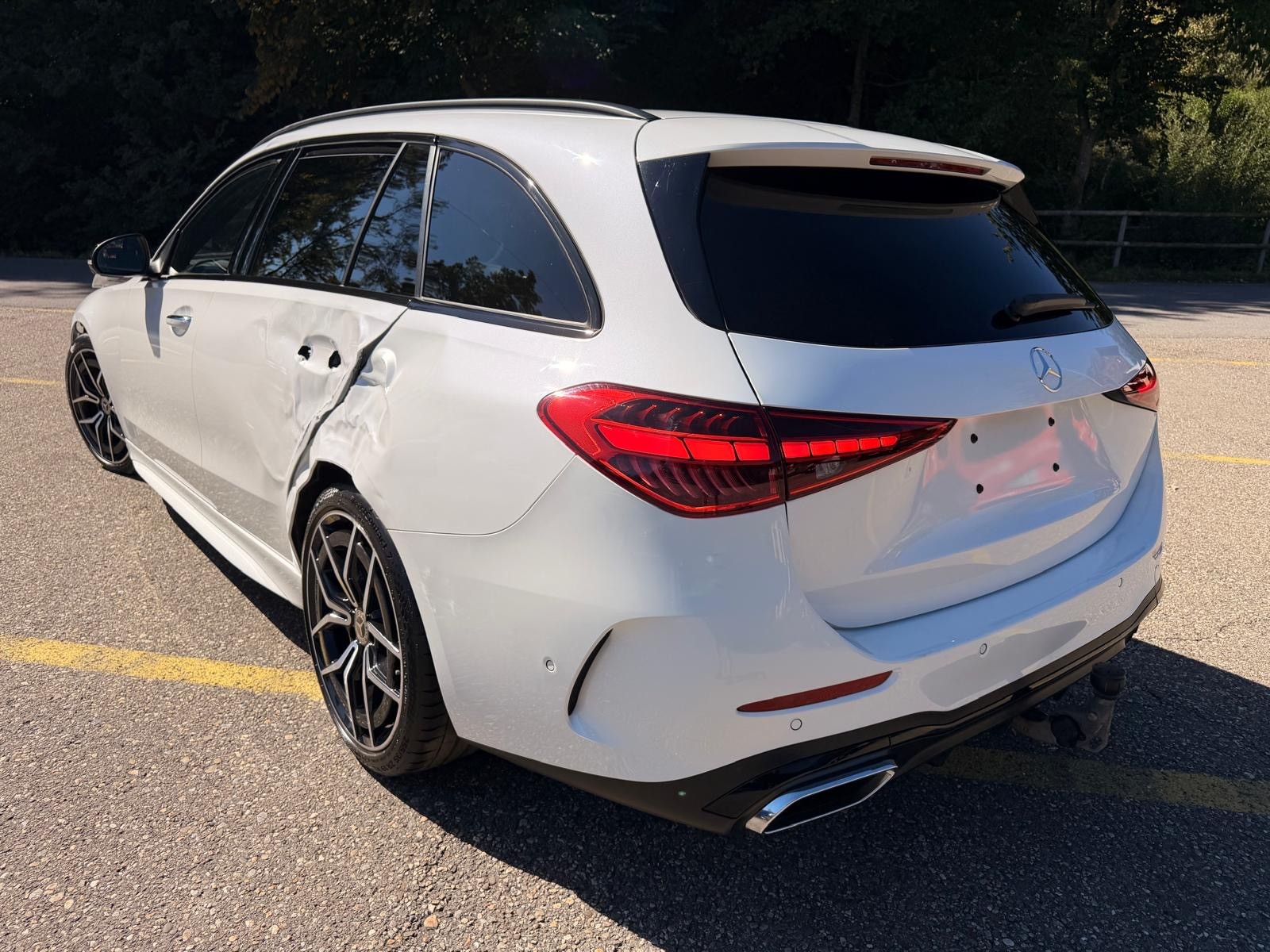 MERCEDES-BENZ C 220 d T 4Matic AMG Line-image-3