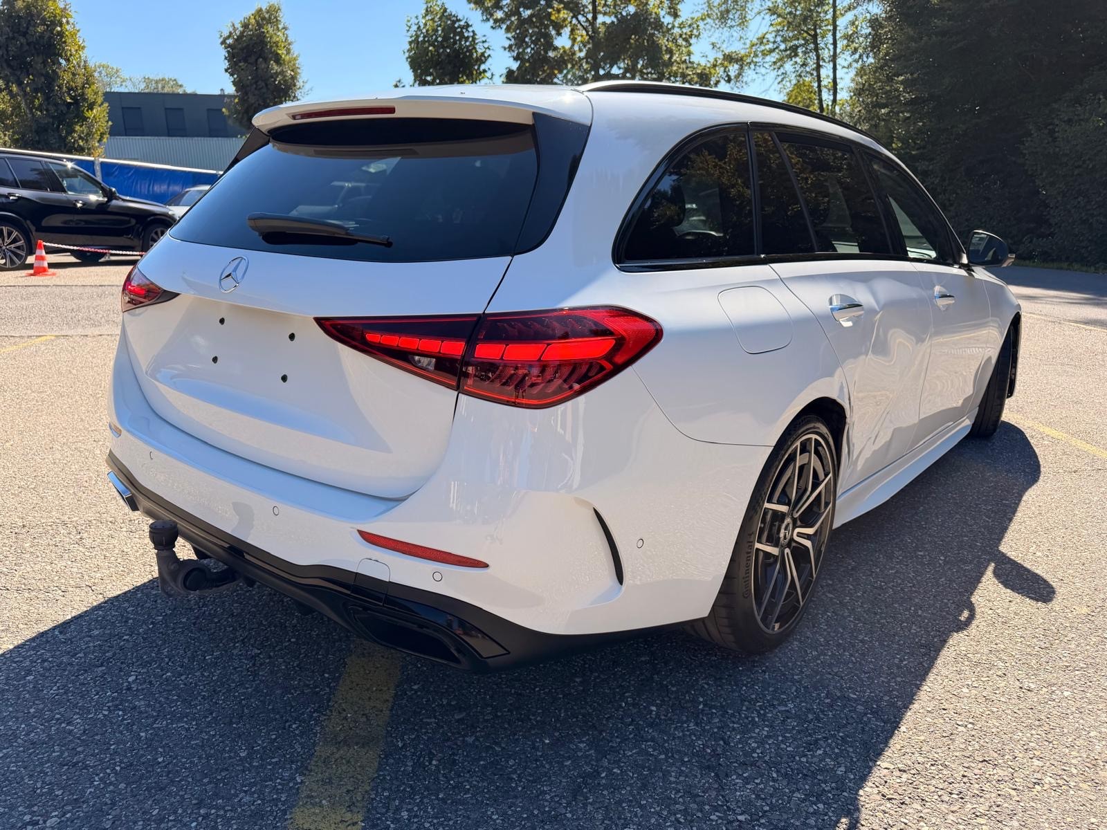 MERCEDES-BENZ C 220 d T 4Matic AMG Line-image-2