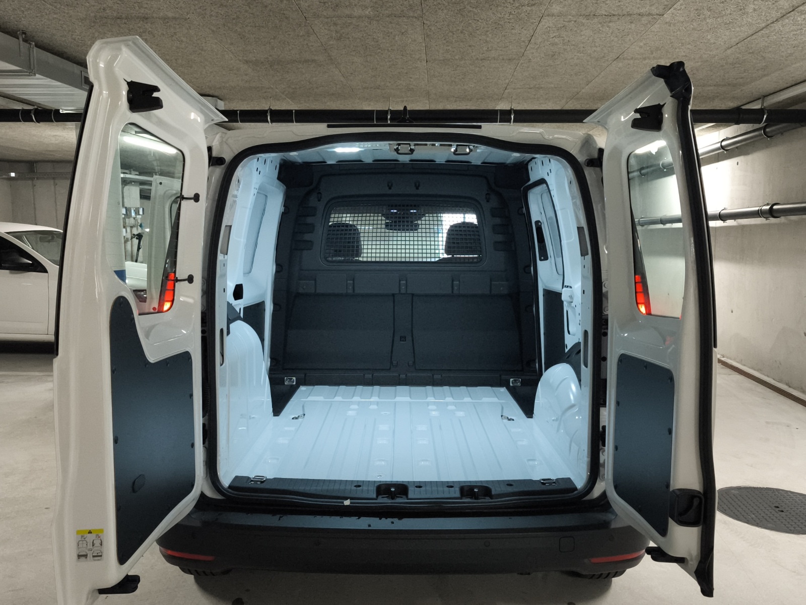 VW Caddy Cargo 2.0TDI Maxi 4Motion-image-10