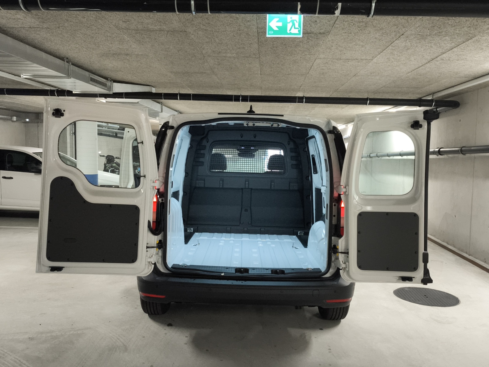 VW Caddy Cargo 2.0TDI Maxi 4Motion-image-11