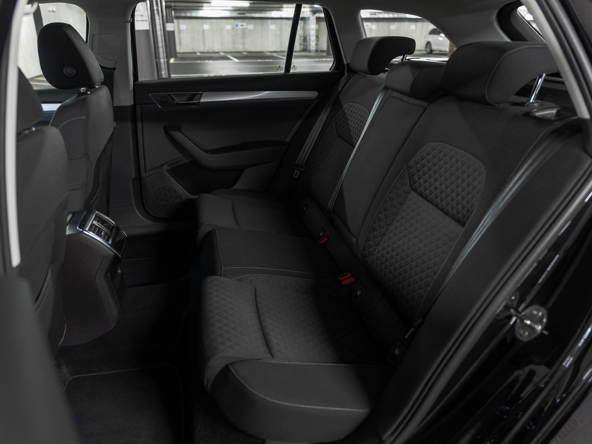 SKODA Superb Combi 2.0 TDi Ambition 4x4 DSG-image-30