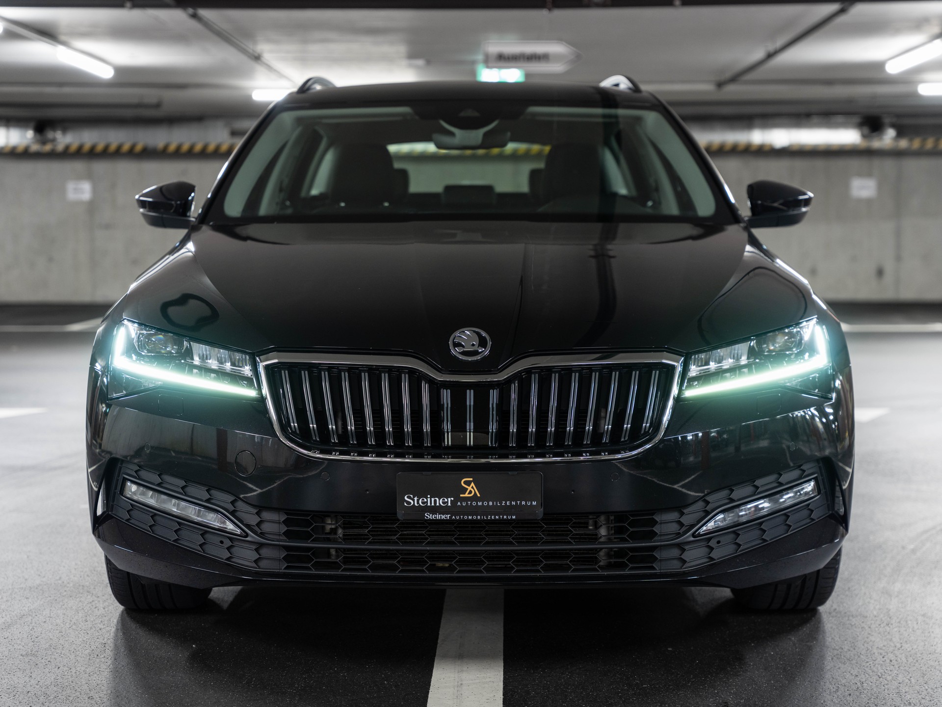 SKODA Superb Combi 2.0 TDi Ambition 4x4 DSG-image-13