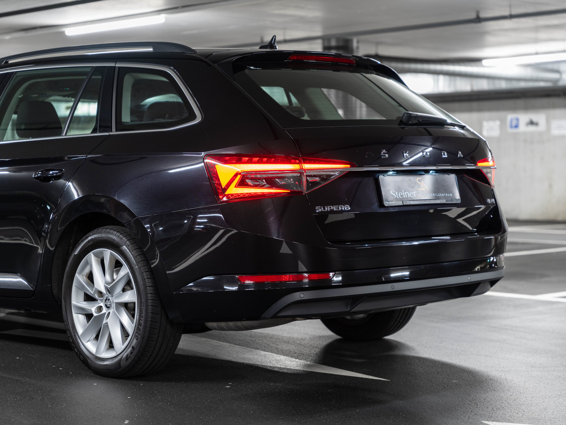 SKODA Superb Combi 2.0 TDi Ambition 4x4 DSG-image-6