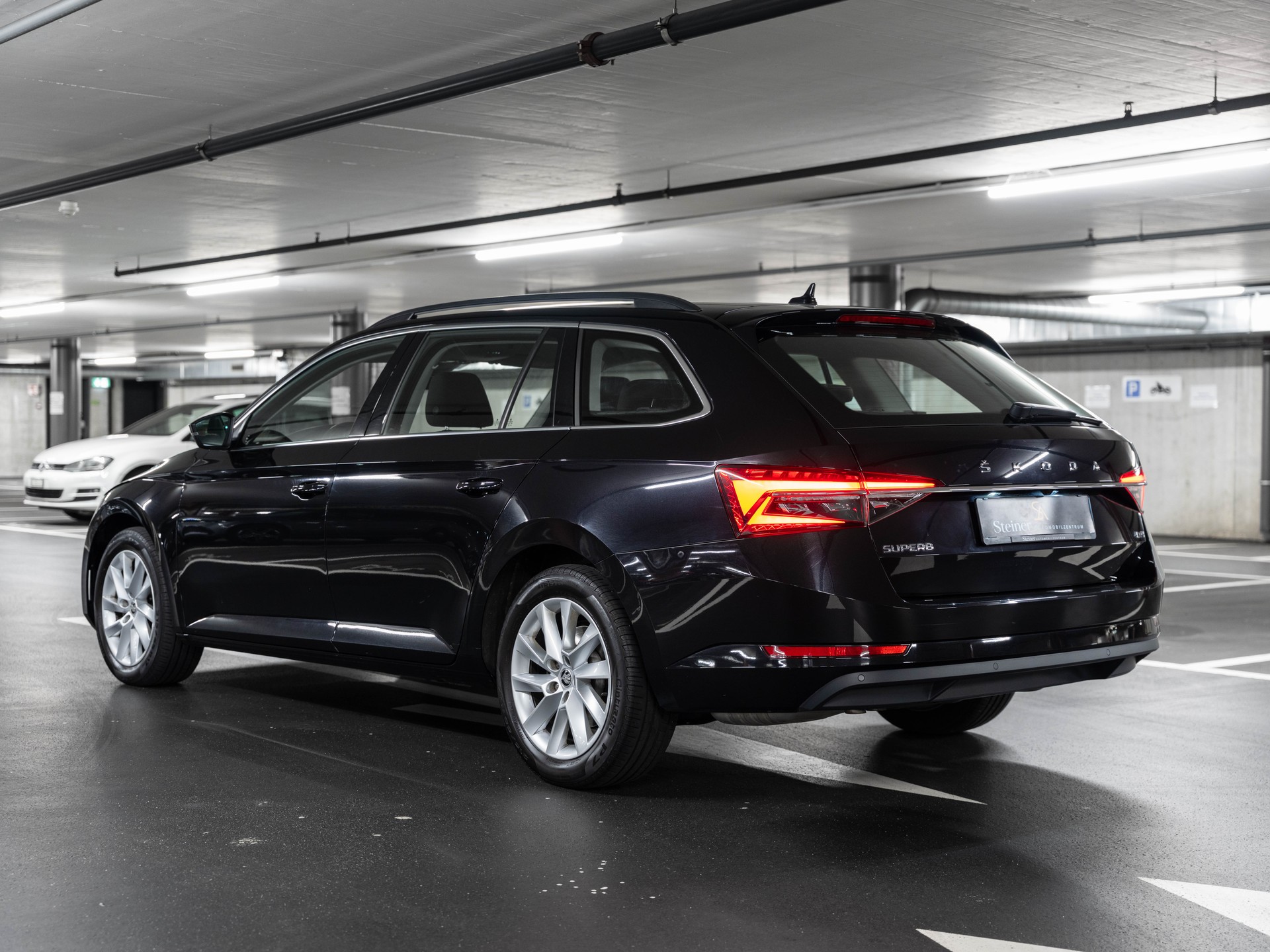 SKODA Superb Combi 2.0 TDi Ambition 4x4 DSG-image-5