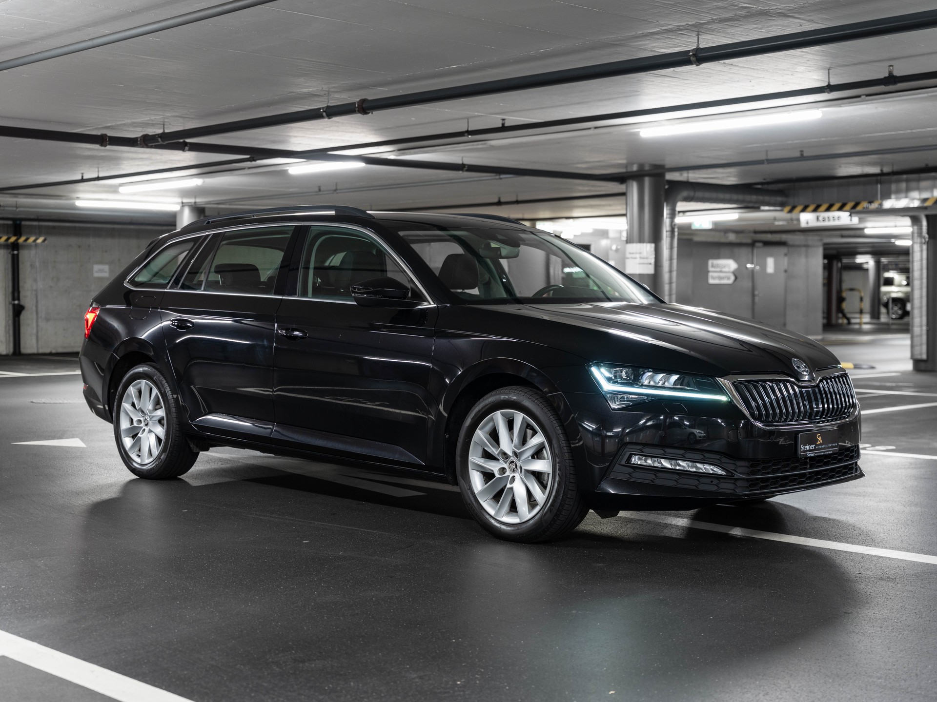 SKODA Superb Combi 2.0 TDi Ambition 4x4 DSG-image-11