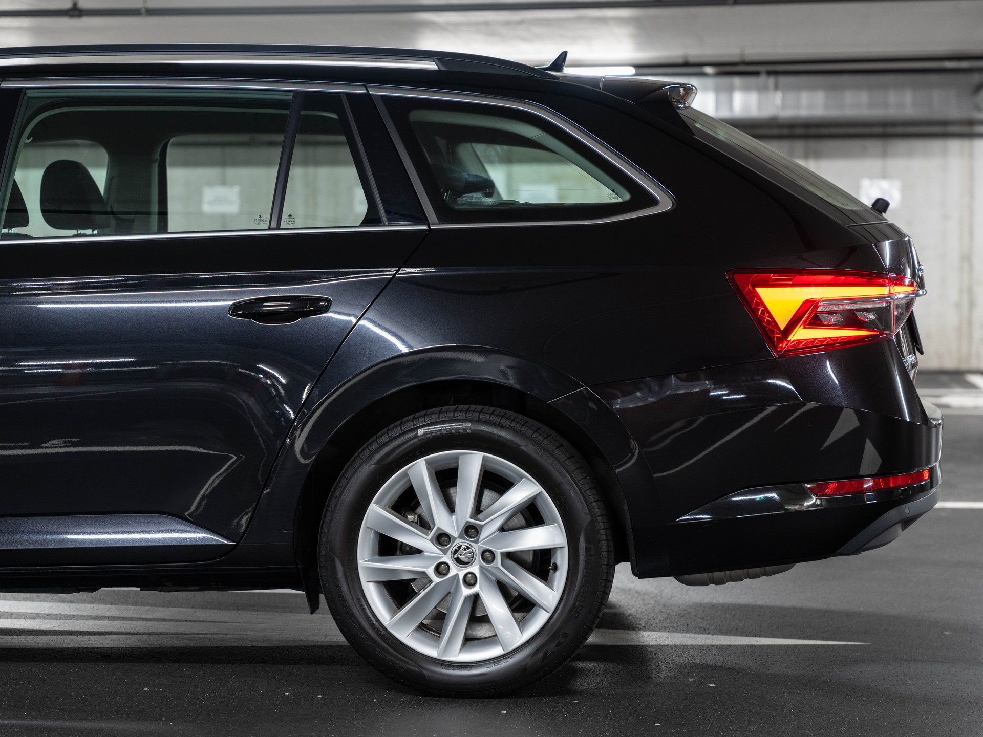SKODA Superb Combi 2.0 TDi Ambition 4x4 DSG-image-3
