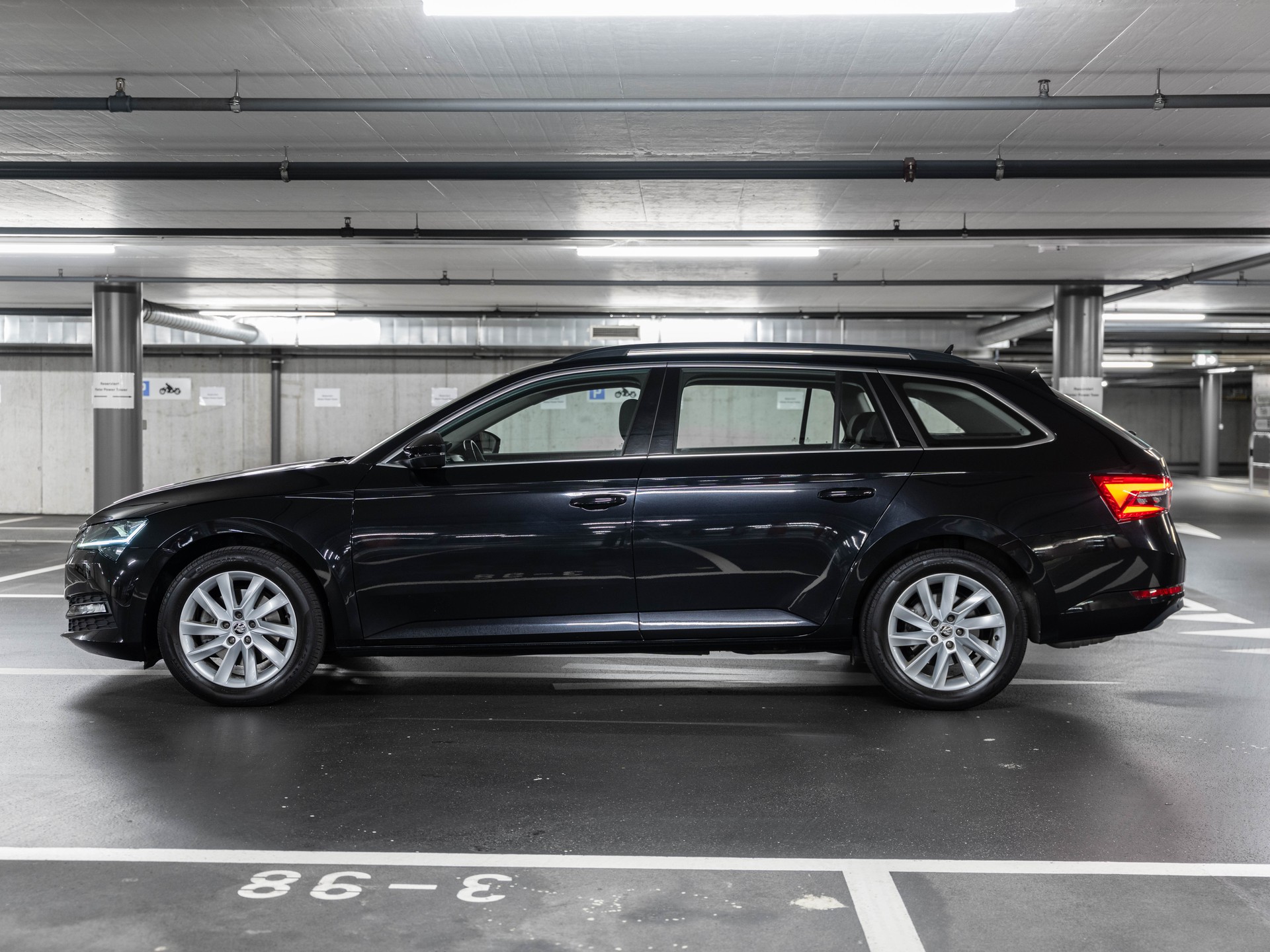 SKODA Superb Combi 2.0 TDi Ambition 4x4 DSG-image-4