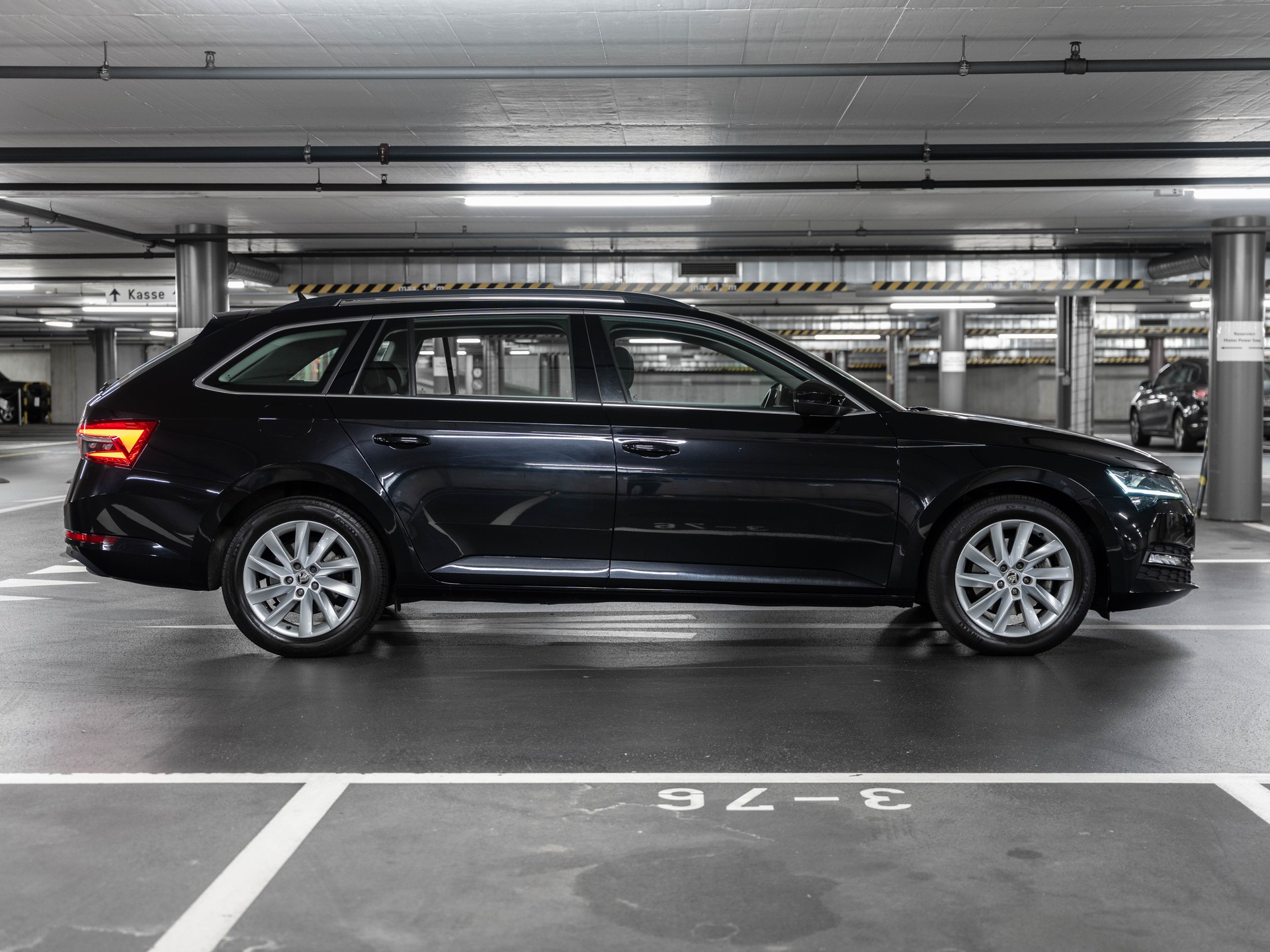 SKODA Superb Combi 2.0 TDi Ambition 4x4 DSG-image-10