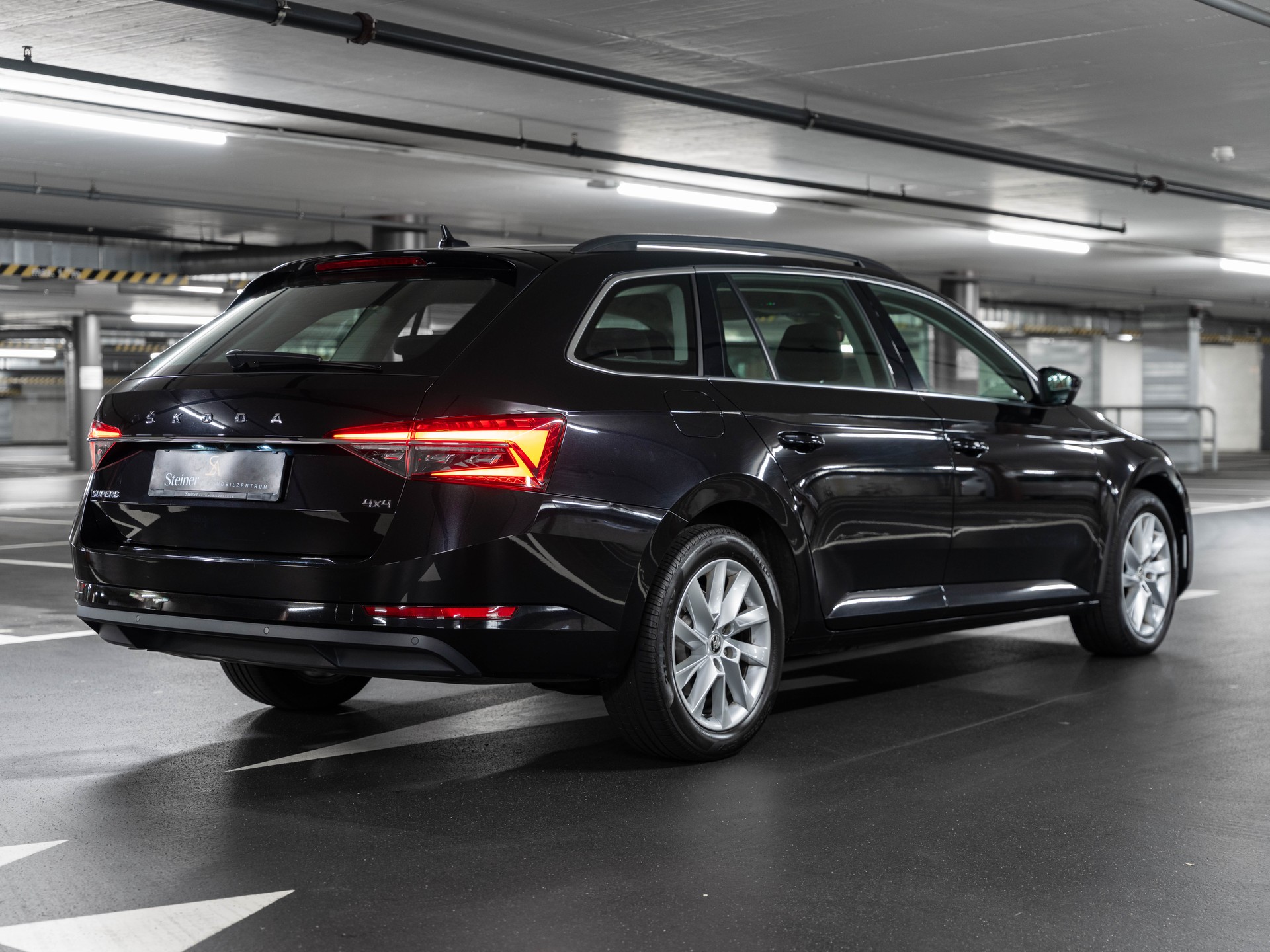 SKODA Superb Combi 2.0 TDi Ambition 4x4 DSG-image-9
