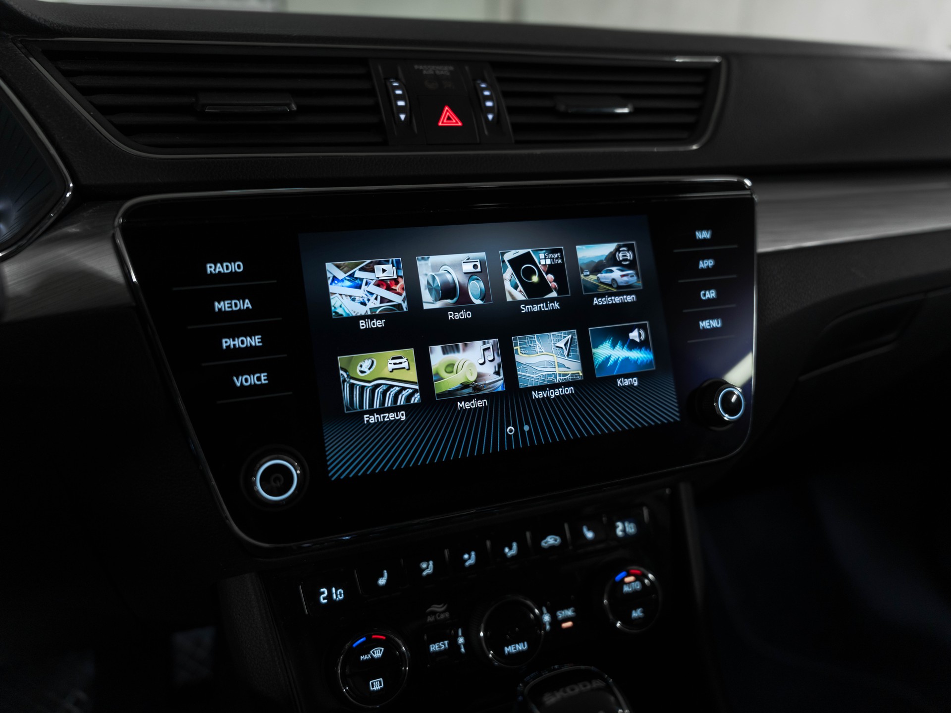 SKODA Superb Combi 2.0 TDi Ambition 4x4 DSG-image-18