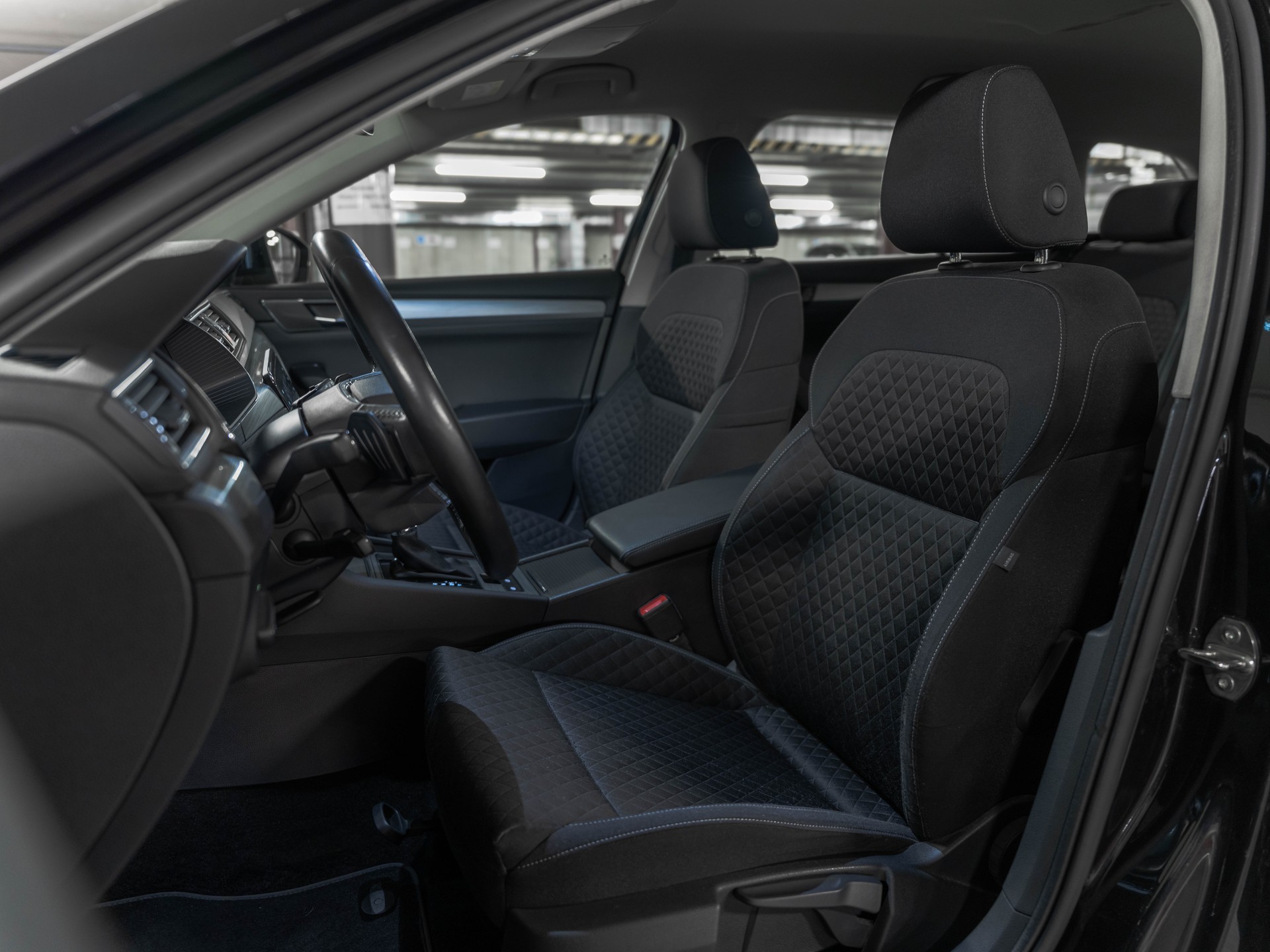 SKODA Superb Combi 2.0 TDi Ambition 4x4 DSG-image-28