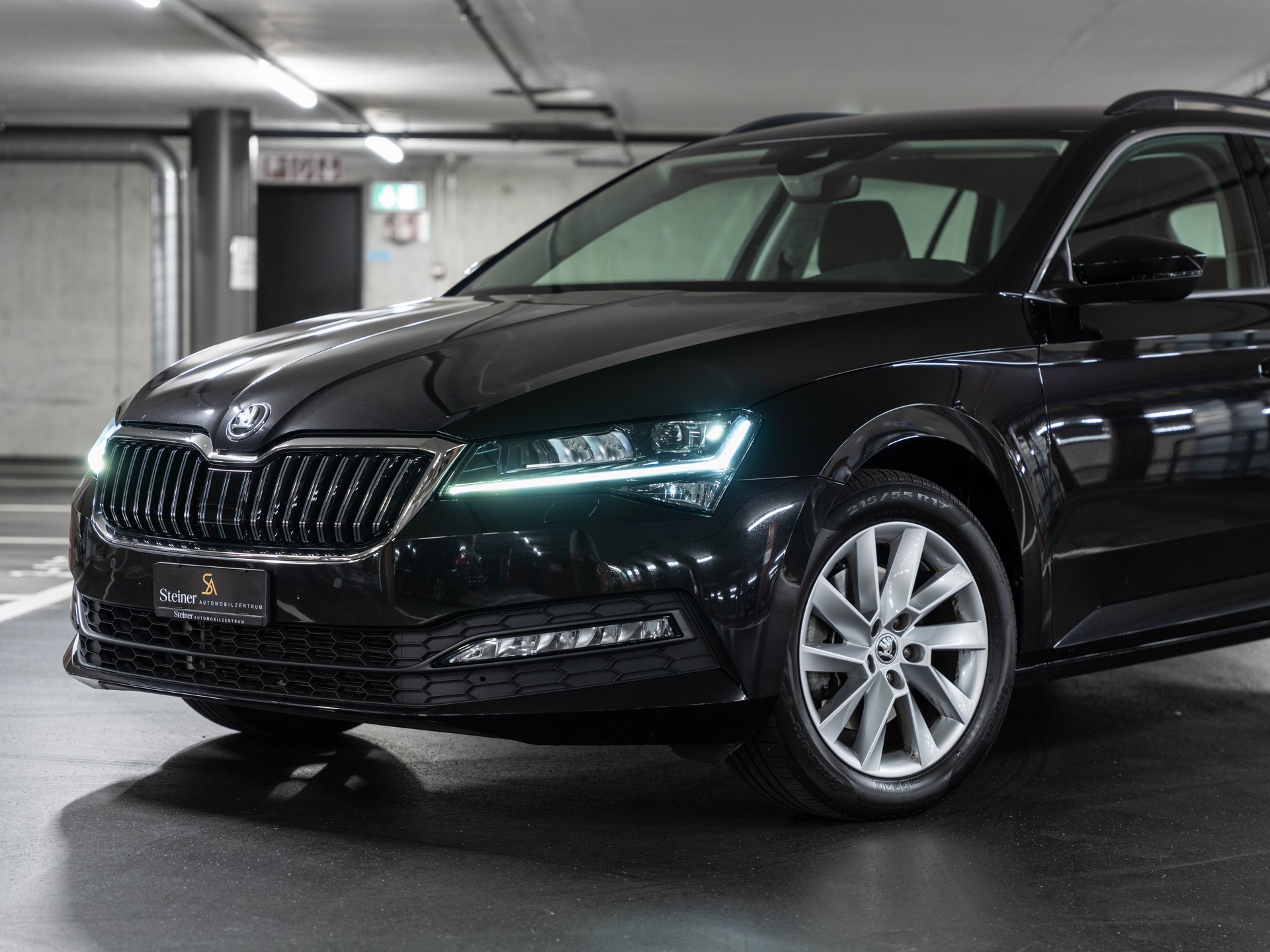 SKODA Superb Combi 2.0 TDi Ambition 4x4 DSG-image-1