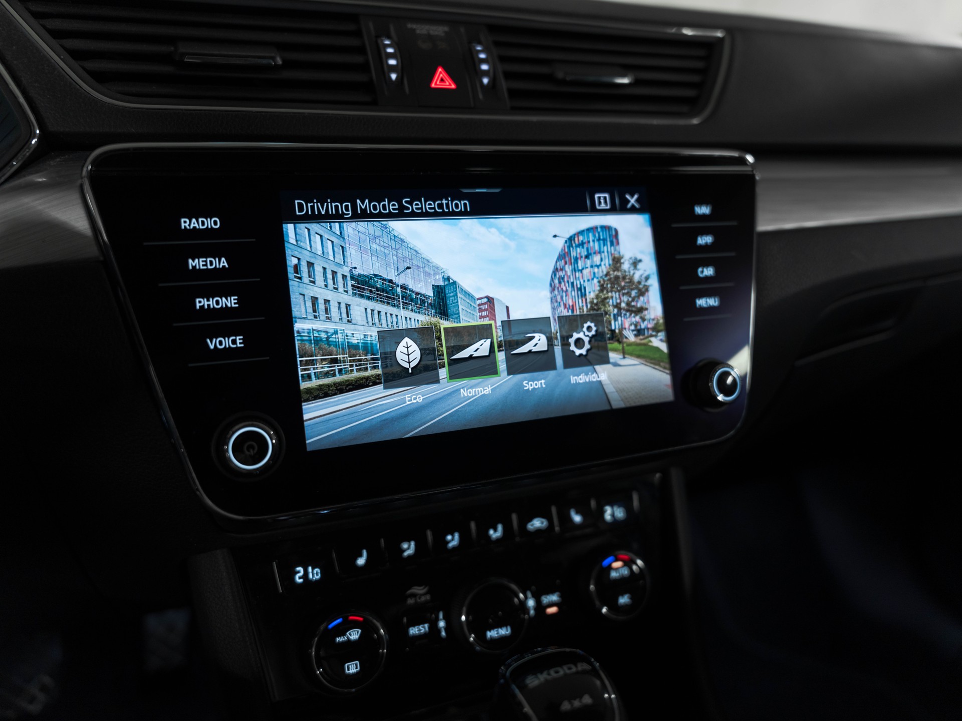 SKODA Superb Combi 2.0 TDi Ambition 4x4 DSG-image-20
