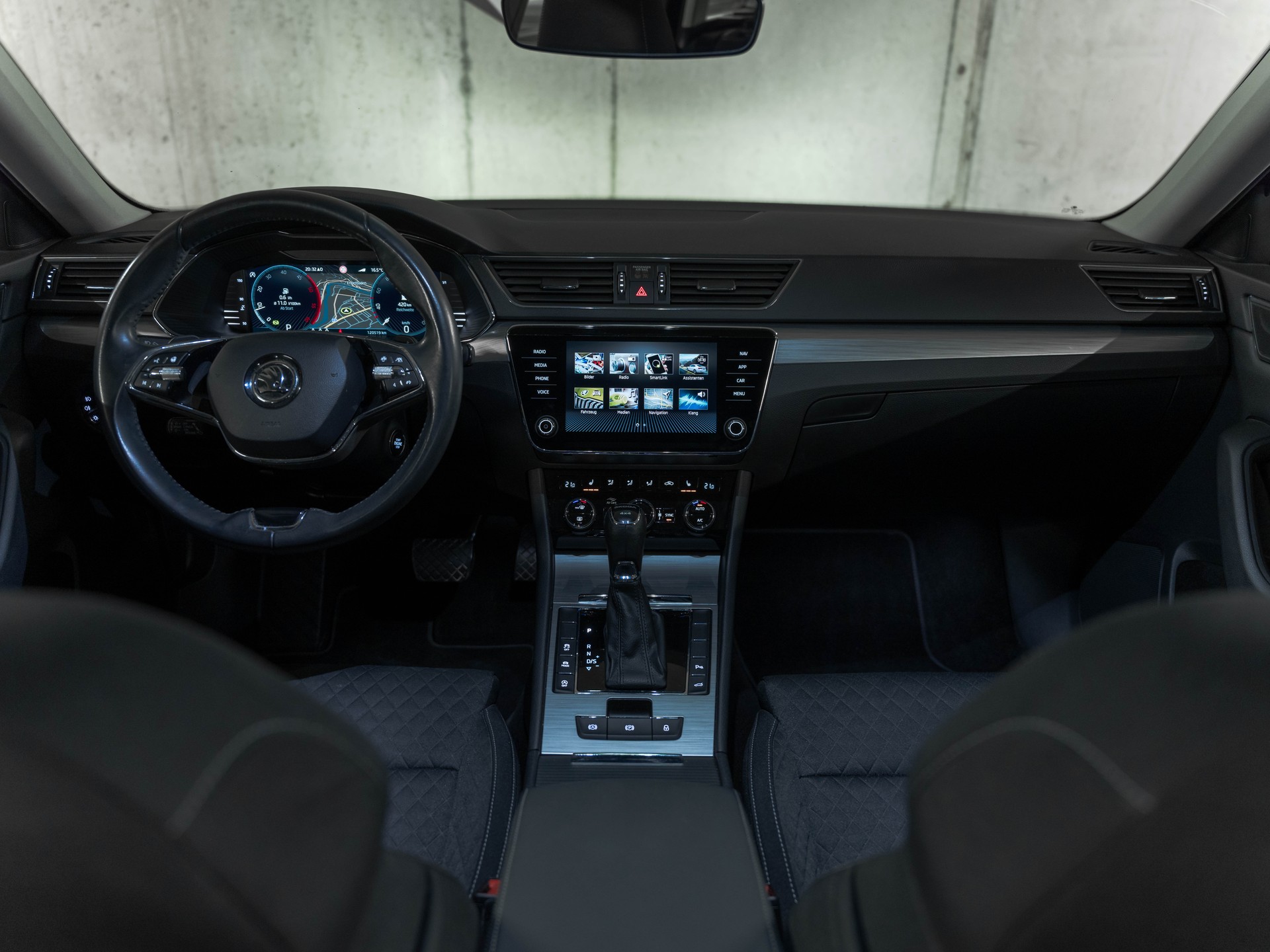 SKODA Superb Combi 2.0 TDi Ambition 4x4 DSG-image-14
