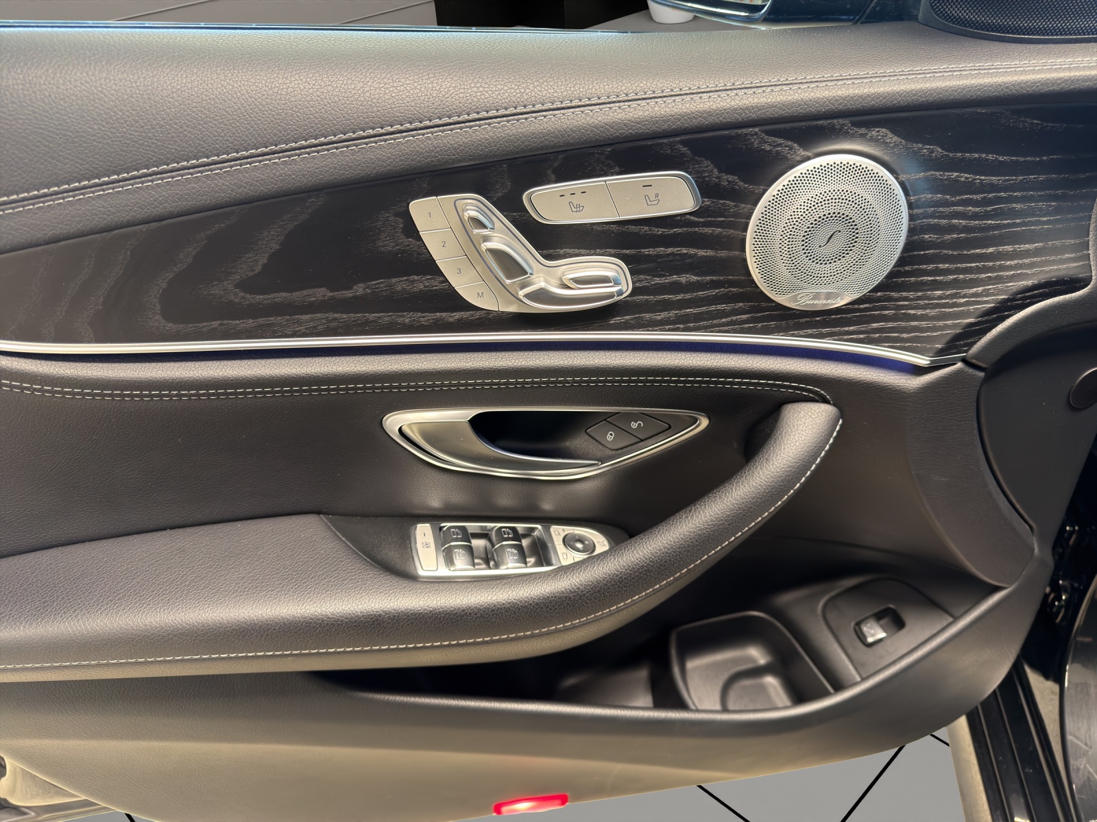 MERCEDES-BENZ E 220 d AMG Line 4Matic-image-9