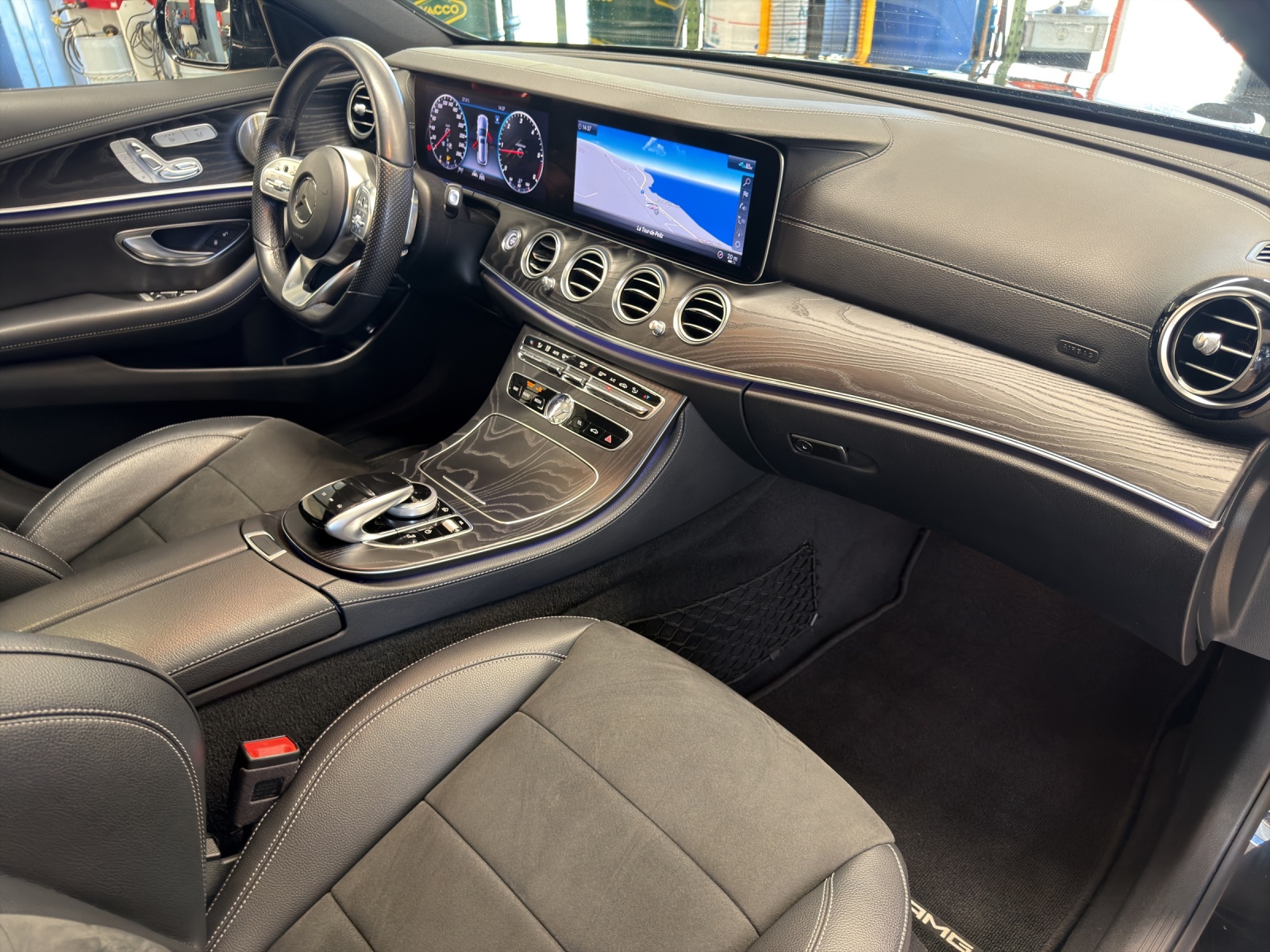 MERCEDES-BENZ E 220 d AMG Line 4Matic-image-11