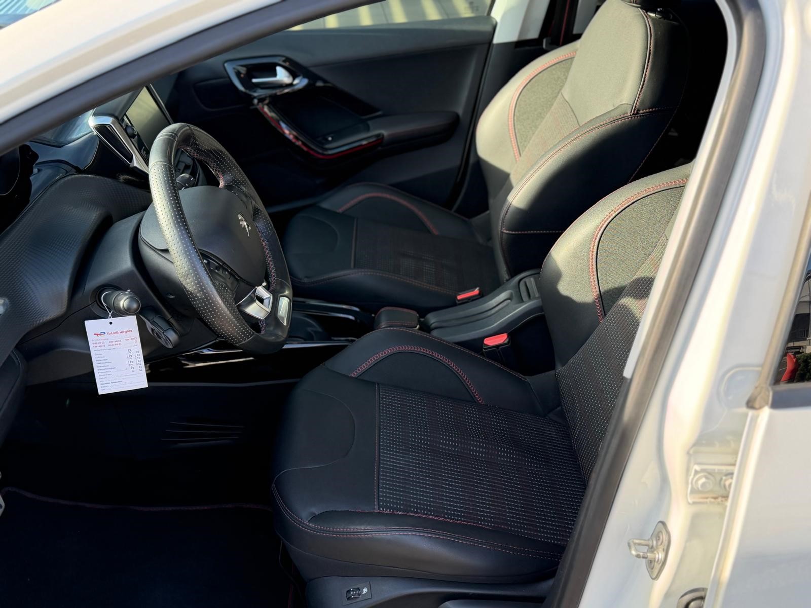 PEUGEOT 2008 1.2 PureTech GT Line EAT6-image-6