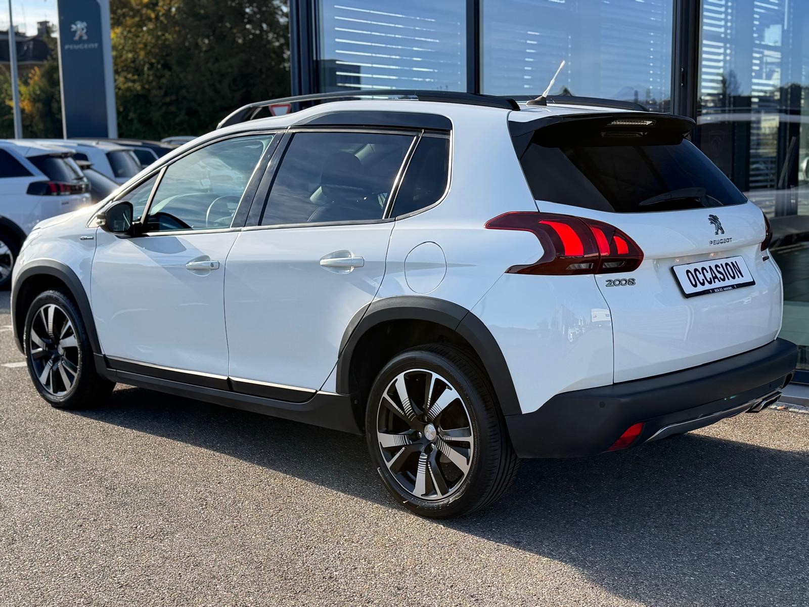 PEUGEOT 2008 1.2 PureTech GT Line EAT6-image-2