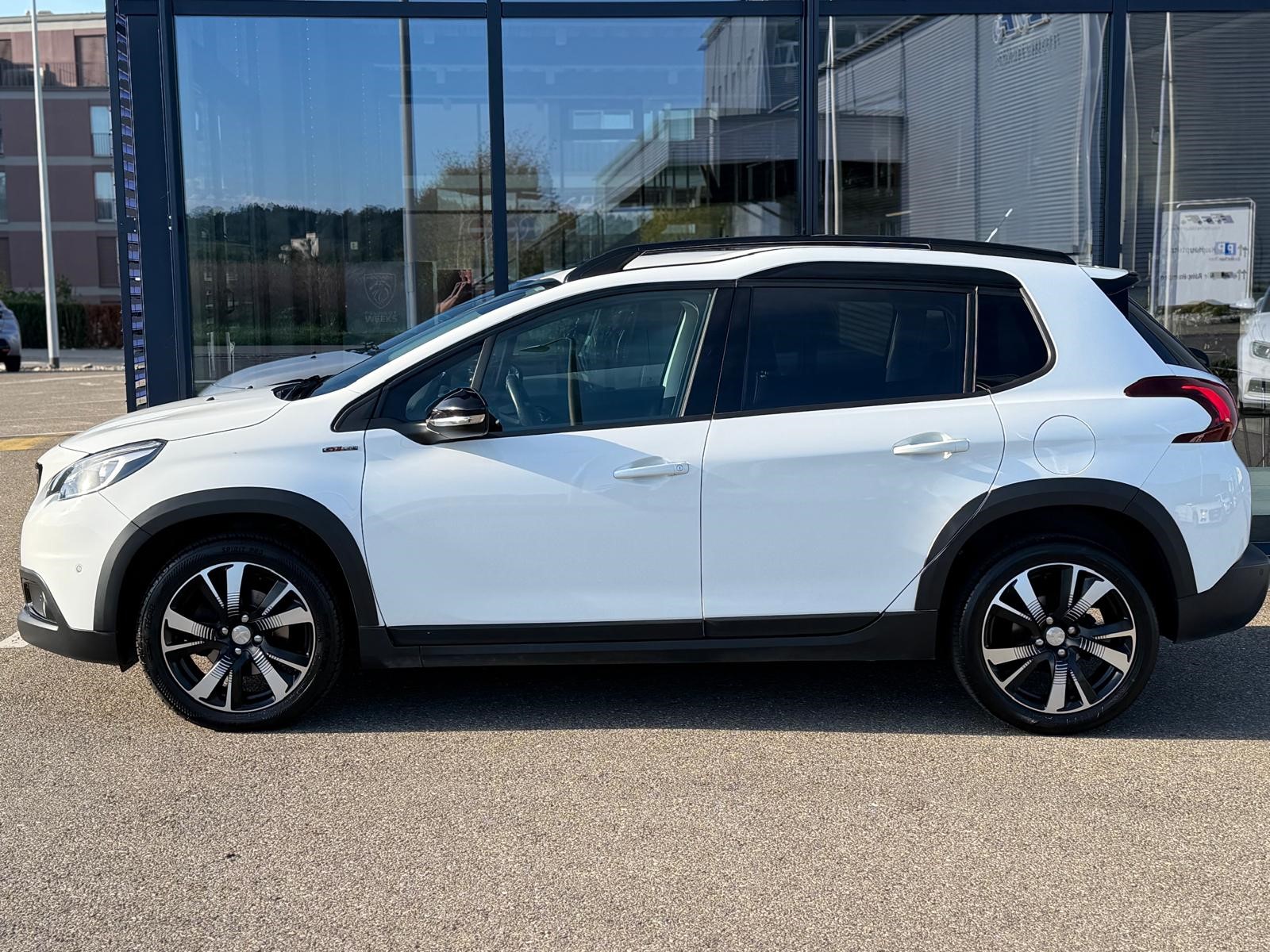 PEUGEOT 2008 1.2 PureTech GT Line EAT6-image-1