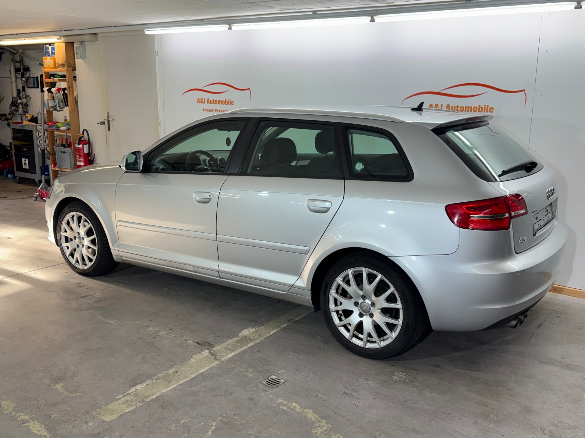 AUDI A3 Sportback 2.0 TDI Attraction S-tronic-image-3