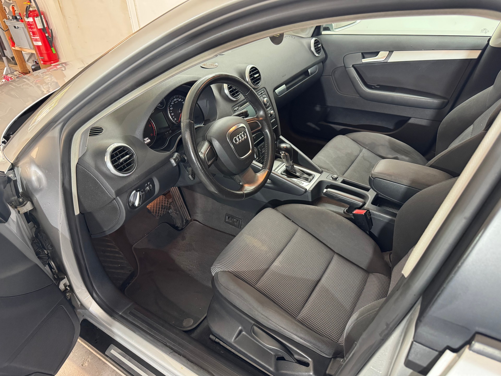 AUDI A3 Sportback 2.0 TDI Attraction S-tronic-image-8