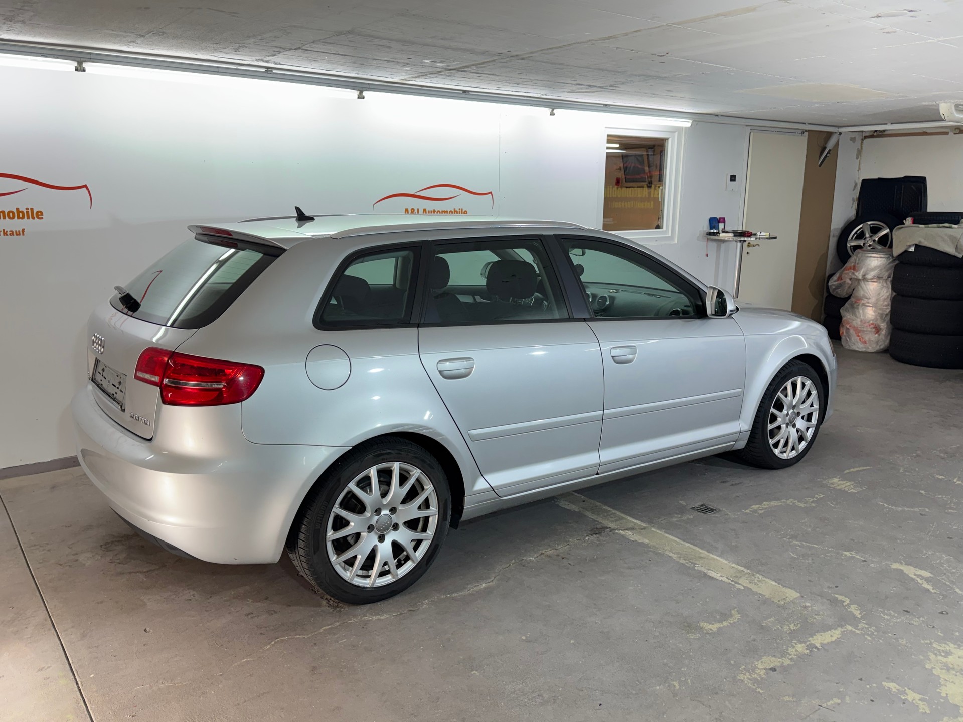 AUDI A3 Sportback 2.0 TDI Attraction S-tronic-image-2