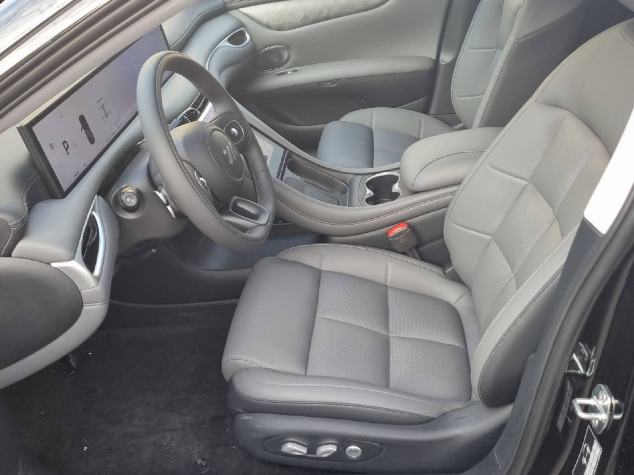 MG IM5 100 kWh Performance 20 4WD-image-4