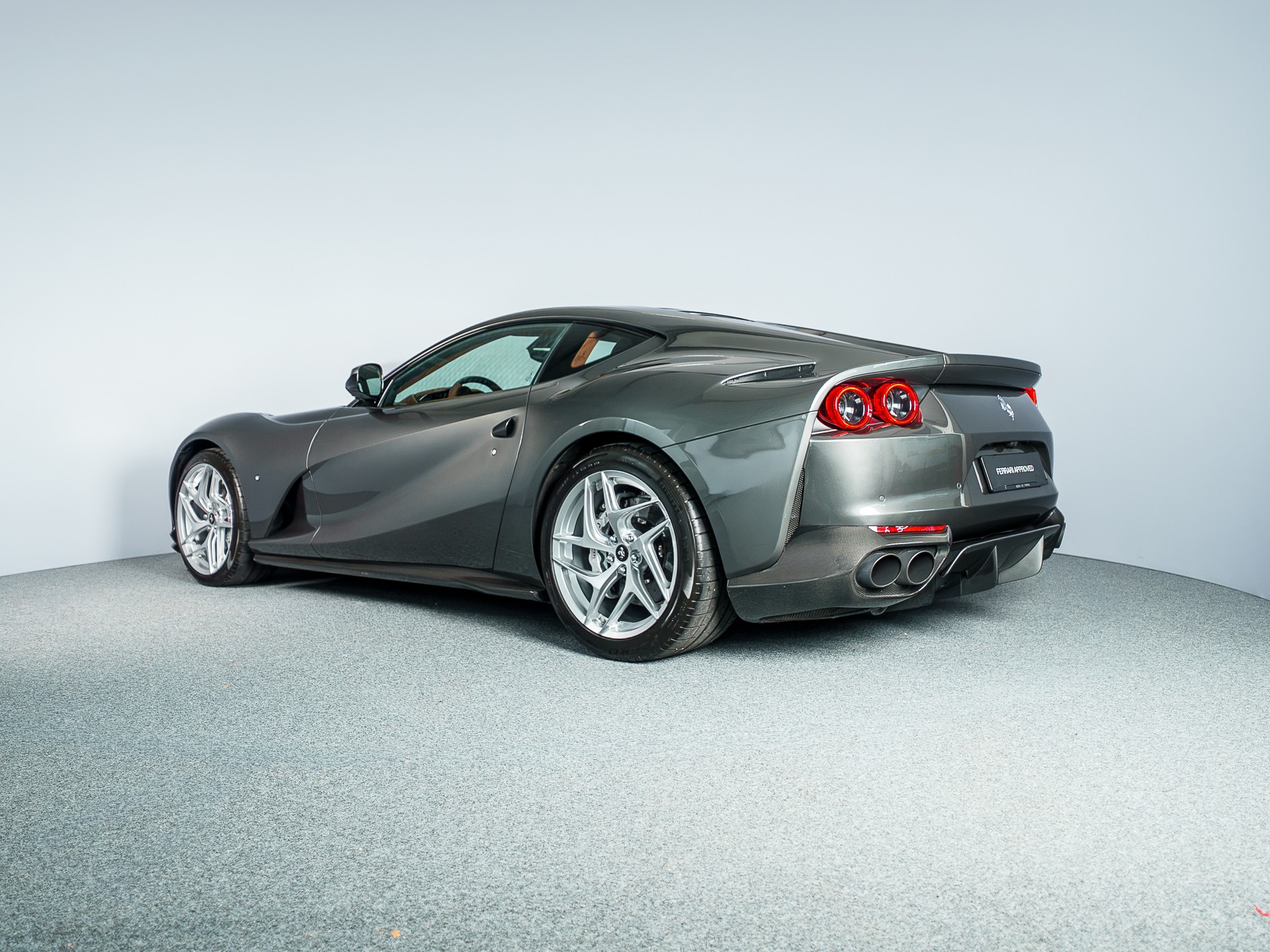 FERRARI 812 Superfast-image-1