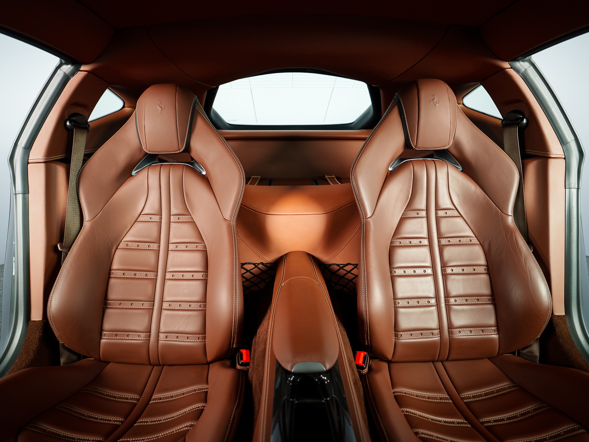 FERRARI 812 Superfast-image-9