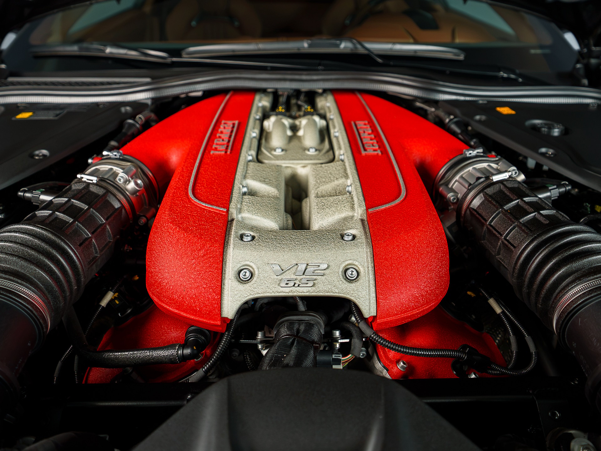 FERRARI 812 Superfast-image-10
