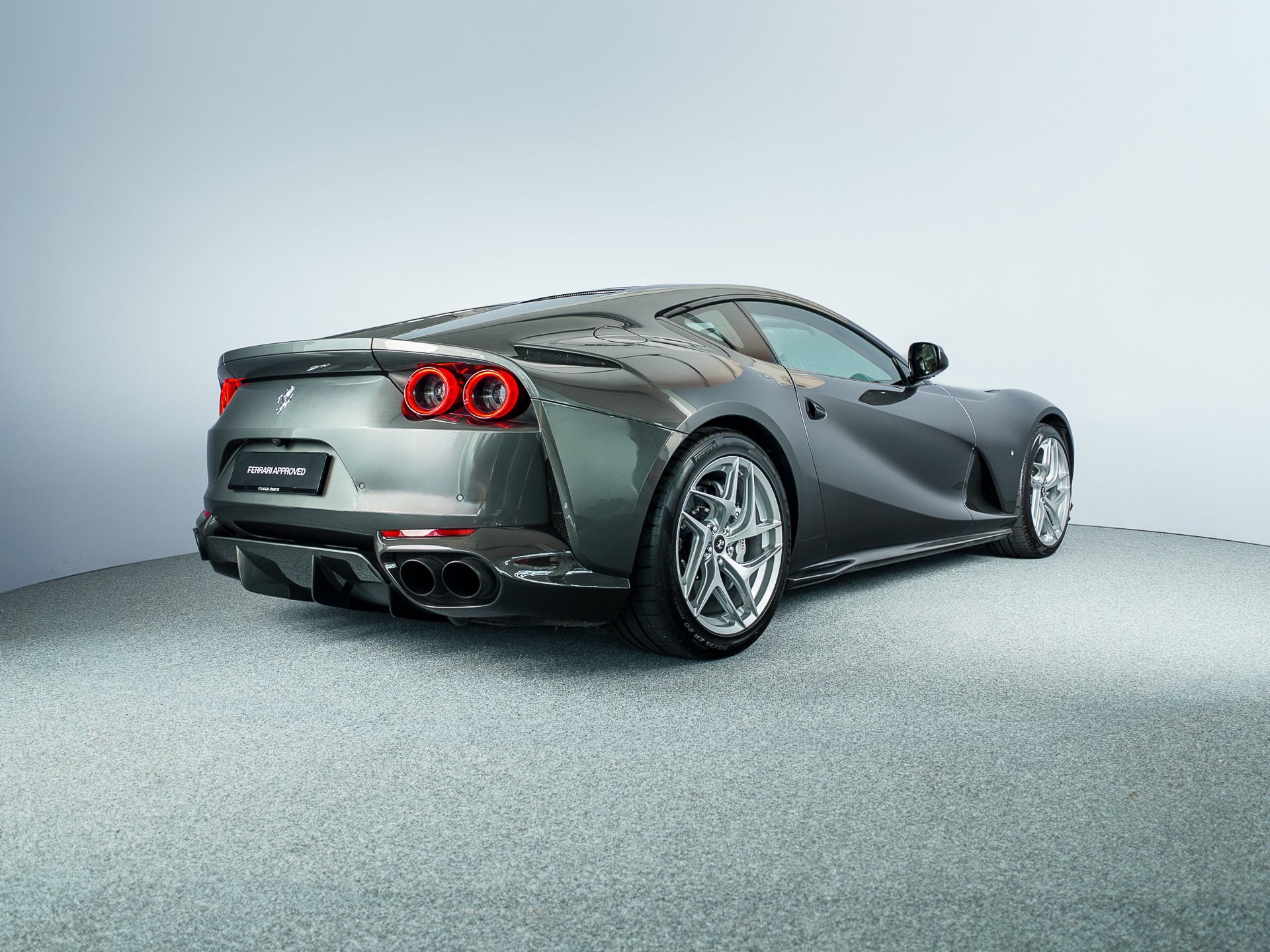 FERRARI 812 Superfast-image-6