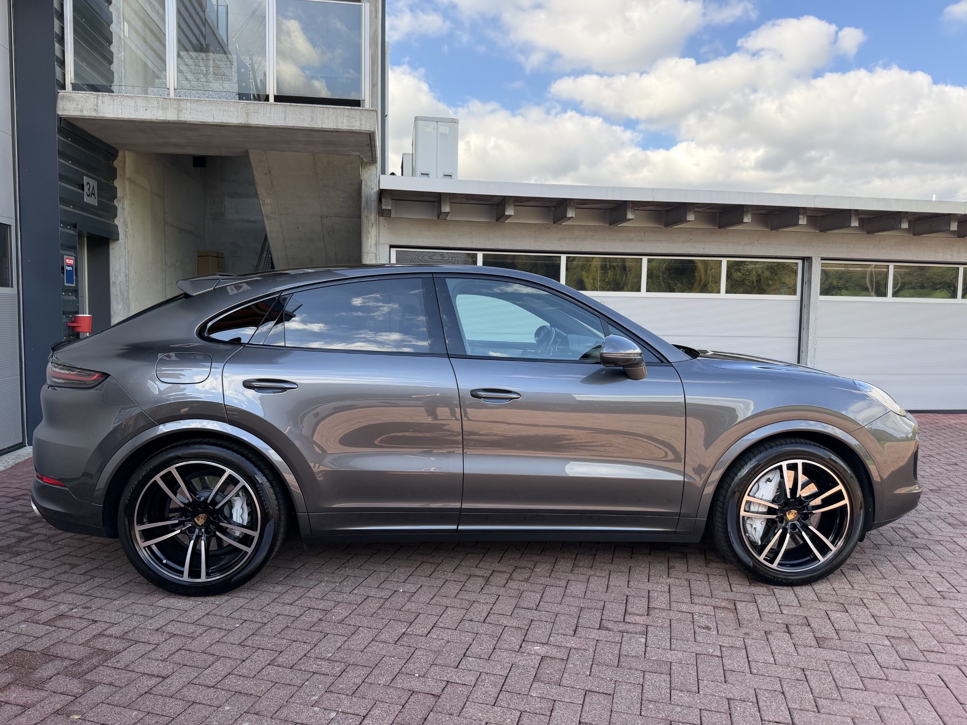 PORSCHE Cayenne Turbo Coupé-image-2