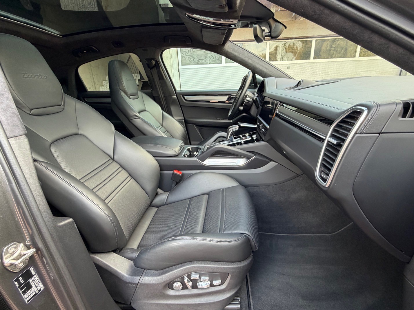 PORSCHE Cayenne Turbo Coupé-image-11