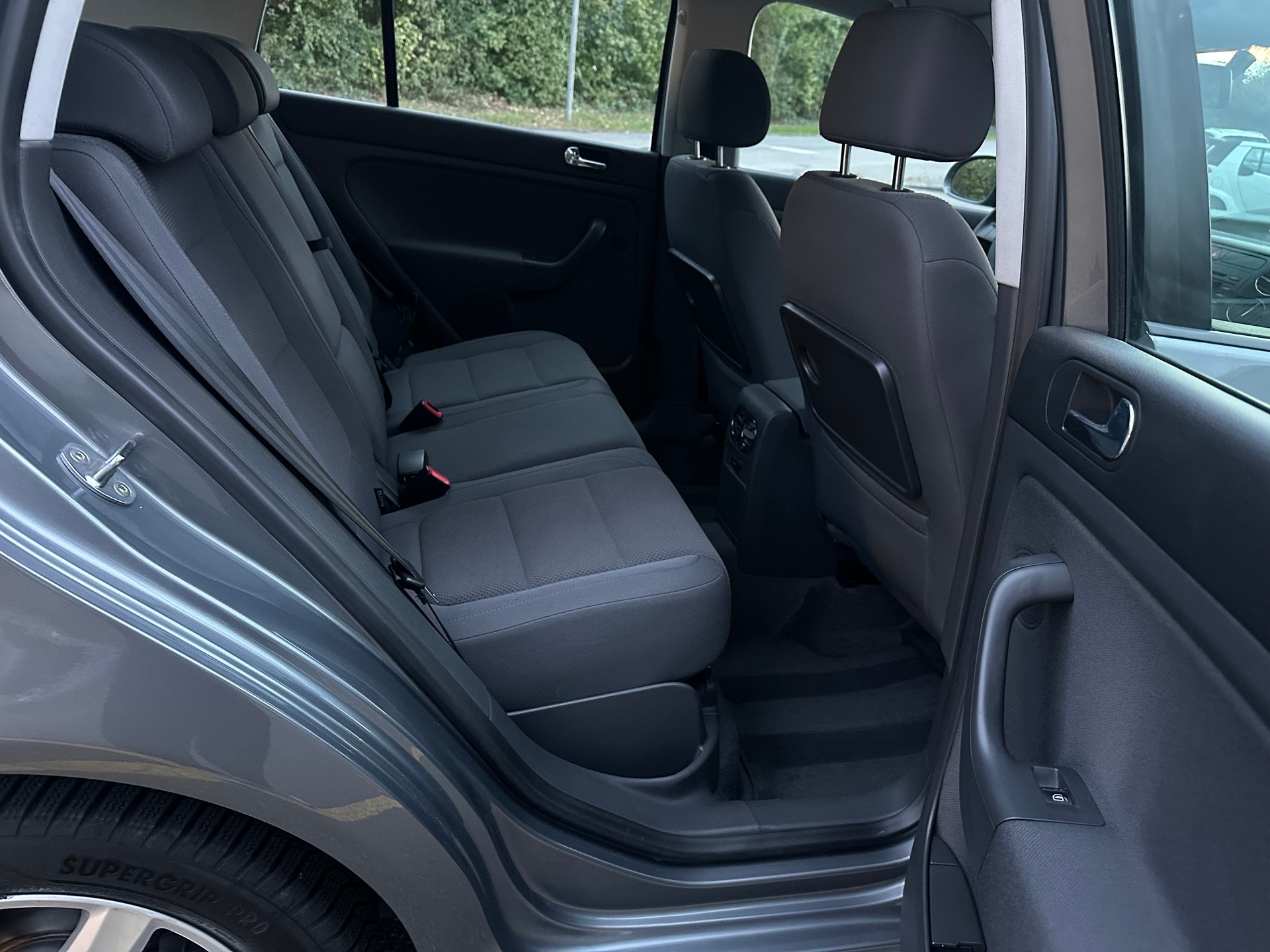 VW Golf Plus 1.6 FSI Comfortline-image-13