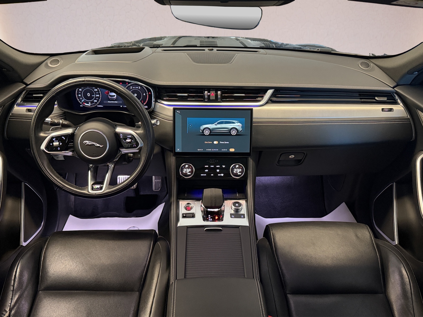 JAGUAR F-Pace 3.0 D300 R-Dynamic MHEV SE AWD-image-3