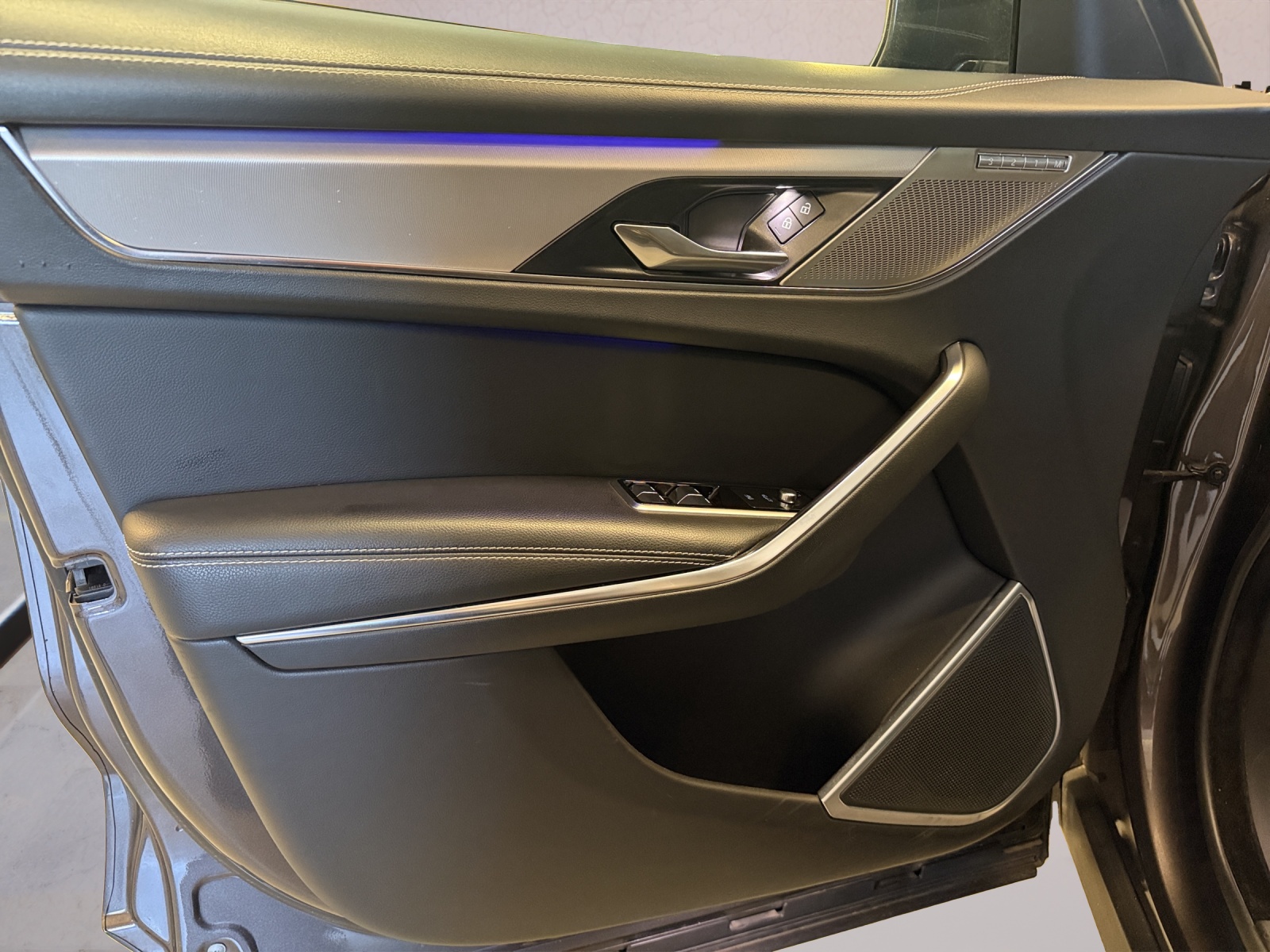 JAGUAR F-Pace 3.0 D300 R-Dynamic MHEV SE AWD-image-14