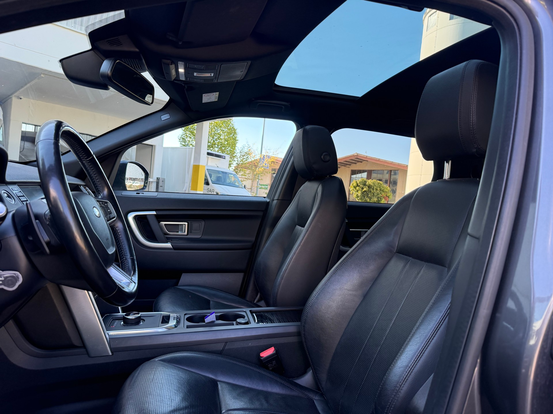 LAND ROVER Discovery Sport 2.0 TD4 HSE AT9-image-5