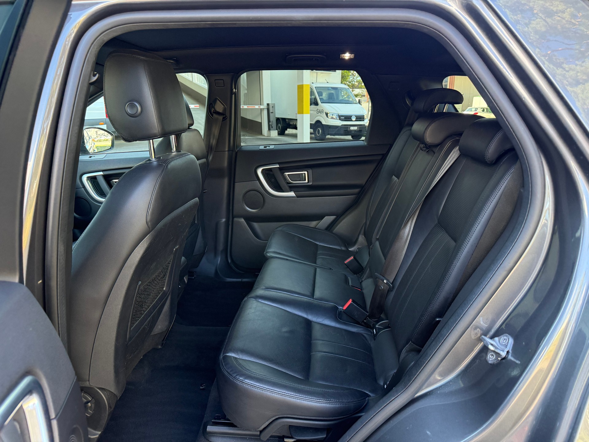 LAND ROVER Discovery Sport 2.0 TD4 HSE AT9-image-9