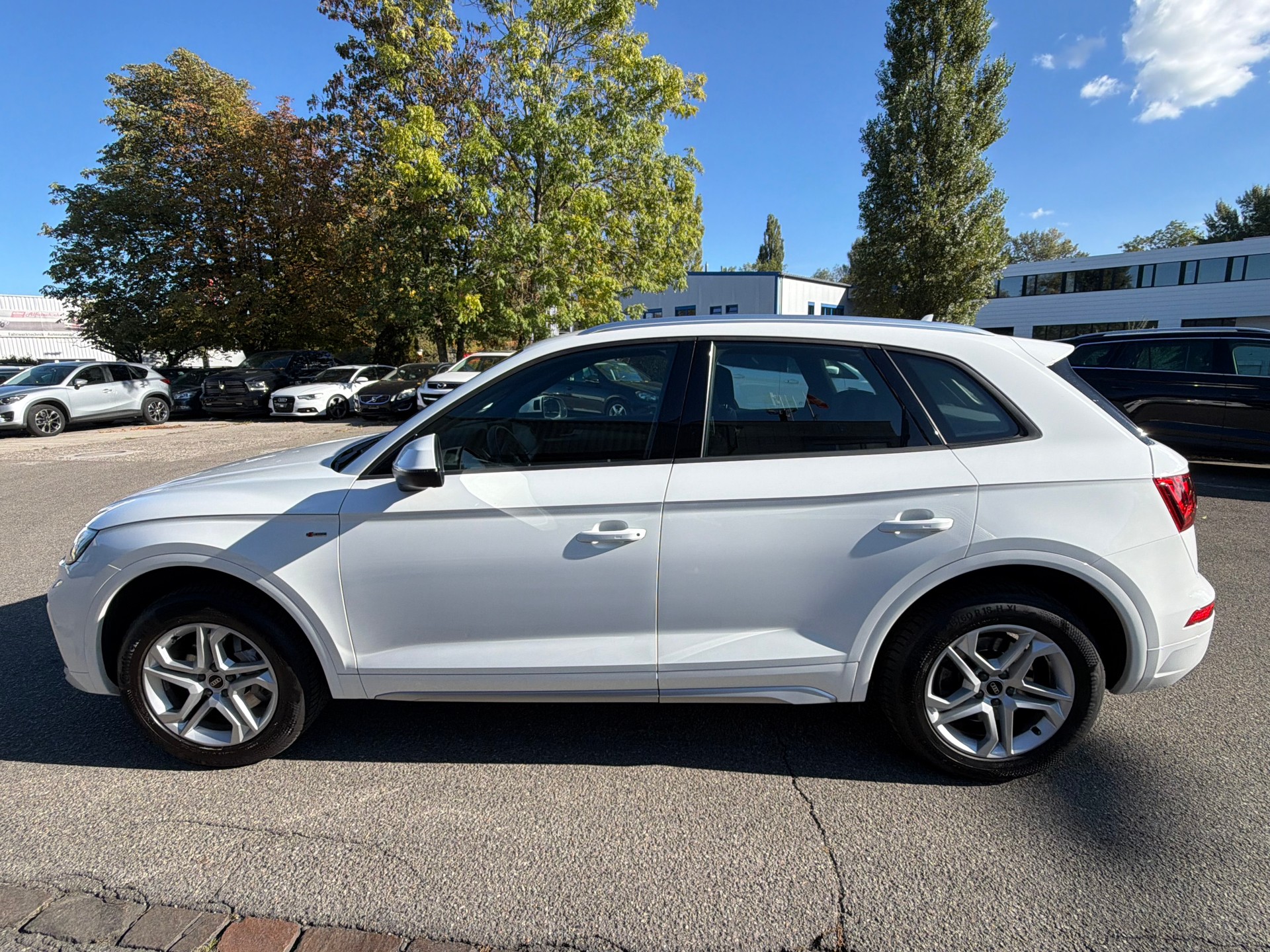 AUDI Q5 Sportback 40 TDI S line quattro S-tronic-image-5