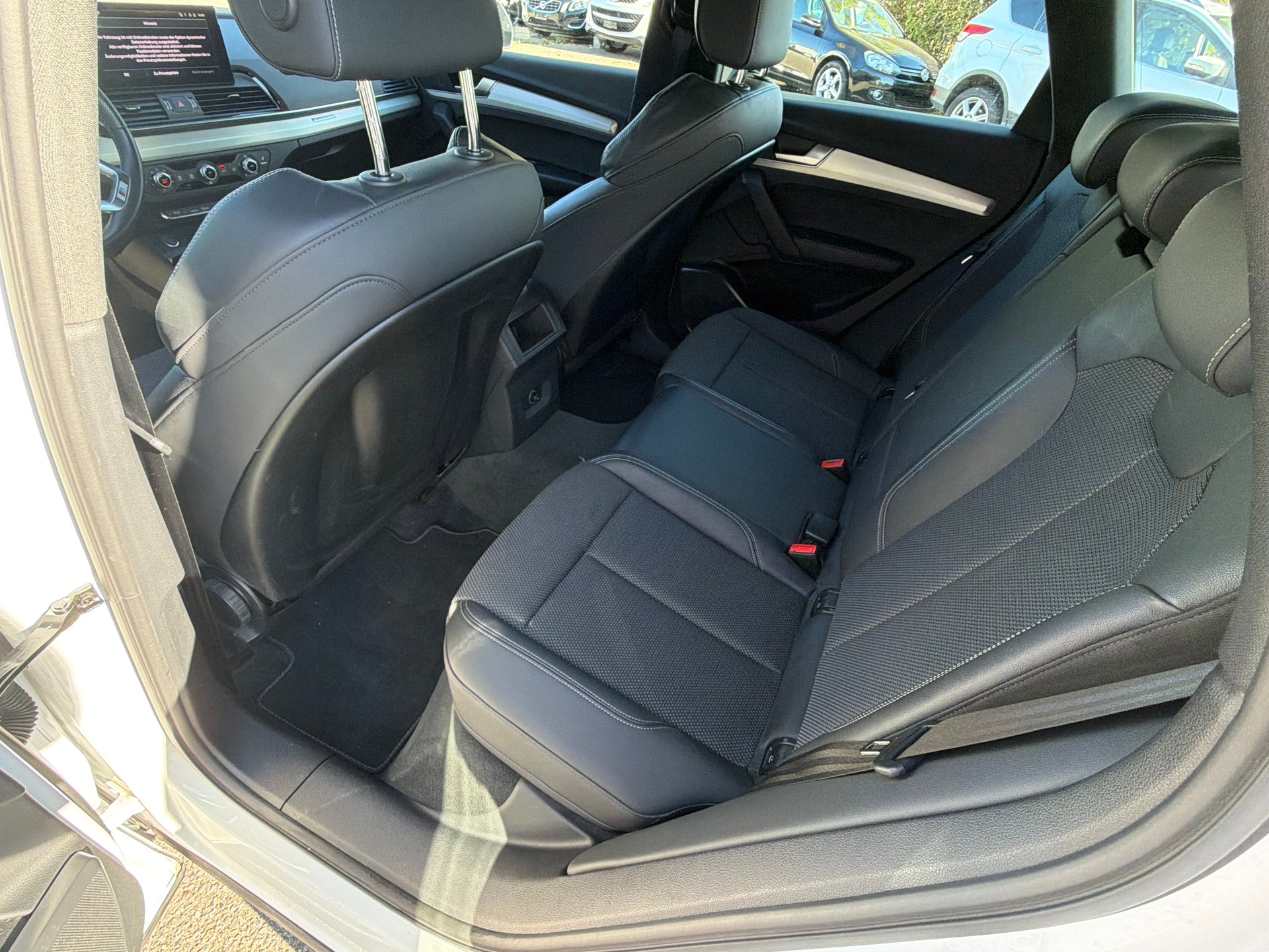 AUDI Q5 Sportback 40 TDI S line quattro S-tronic-image-6