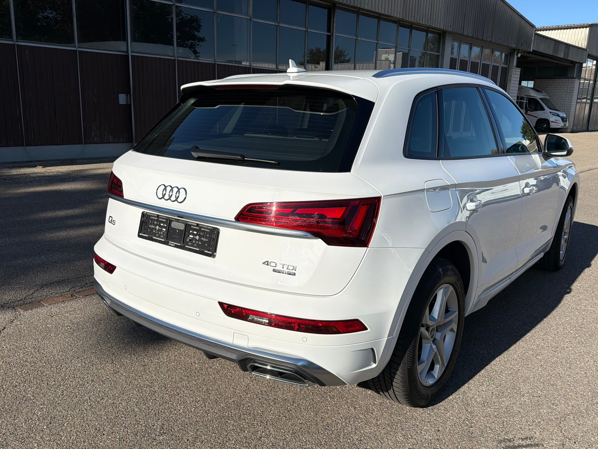 AUDI Q5 Sportback 40 TDI S line quattro S-tronic-image-3