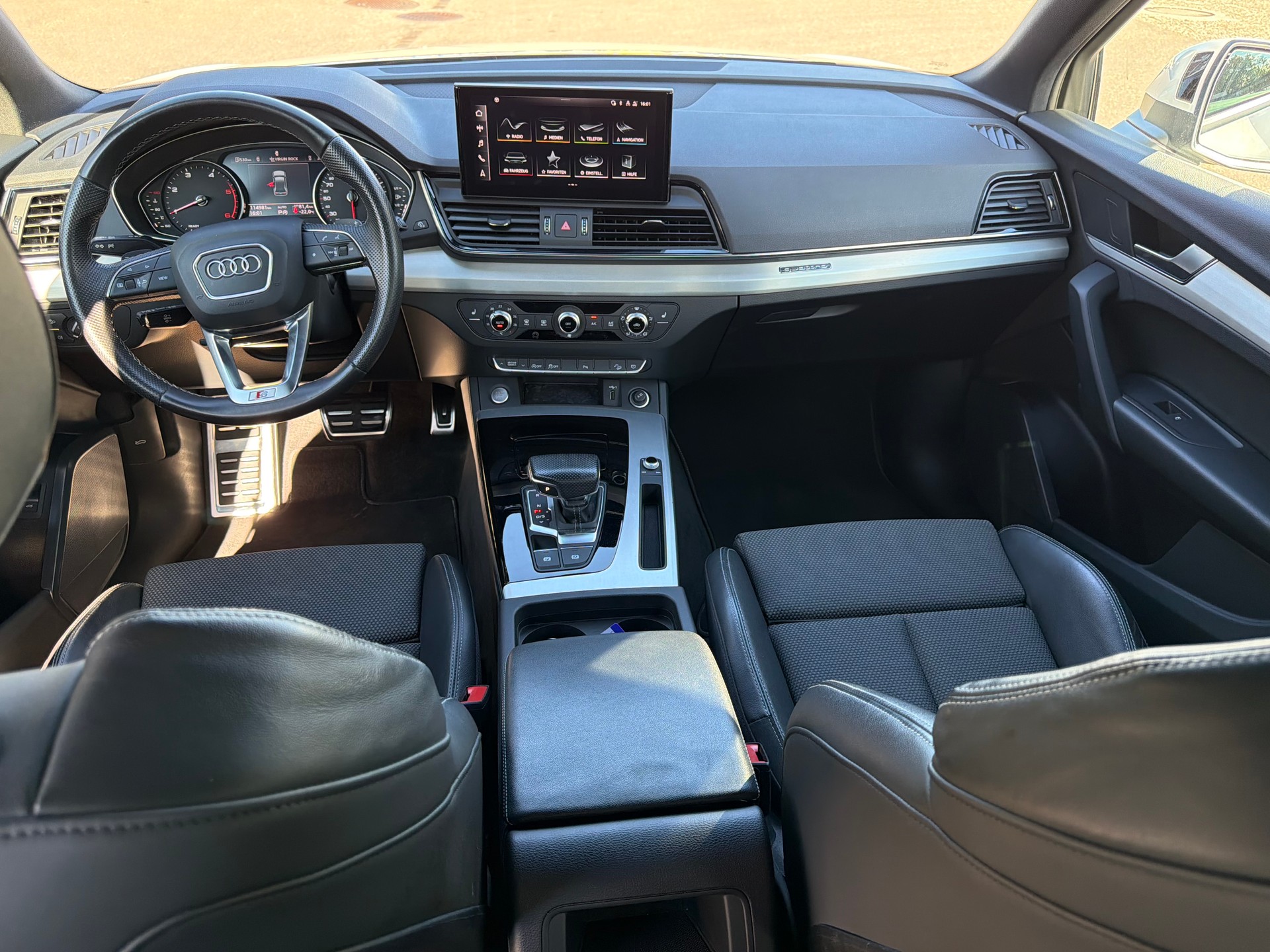 AUDI Q5 Sportback 40 TDI S line quattro S-tronic-image-7