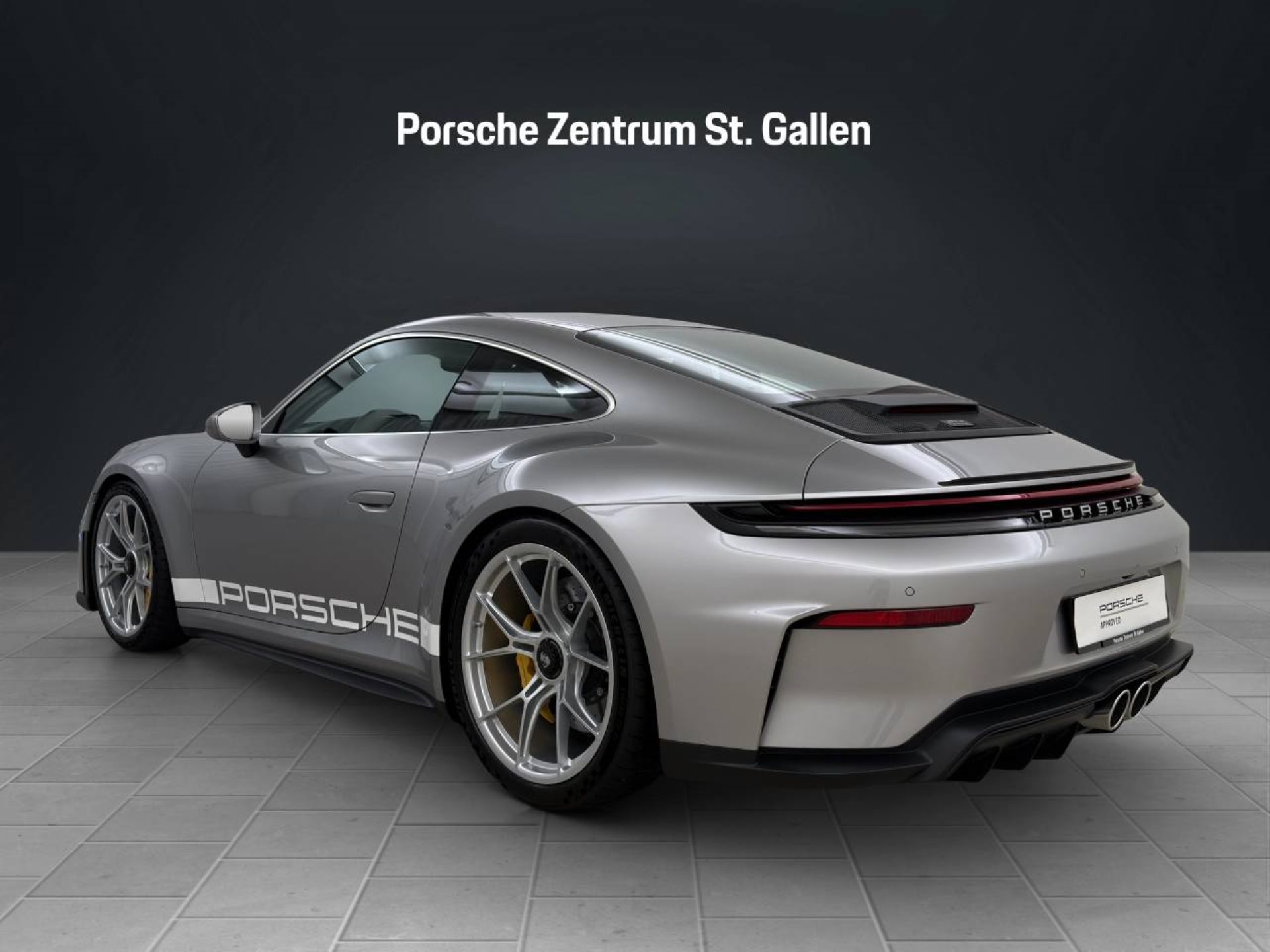 PORSCHE 911 GT3 mit Touring-Paket-image-2