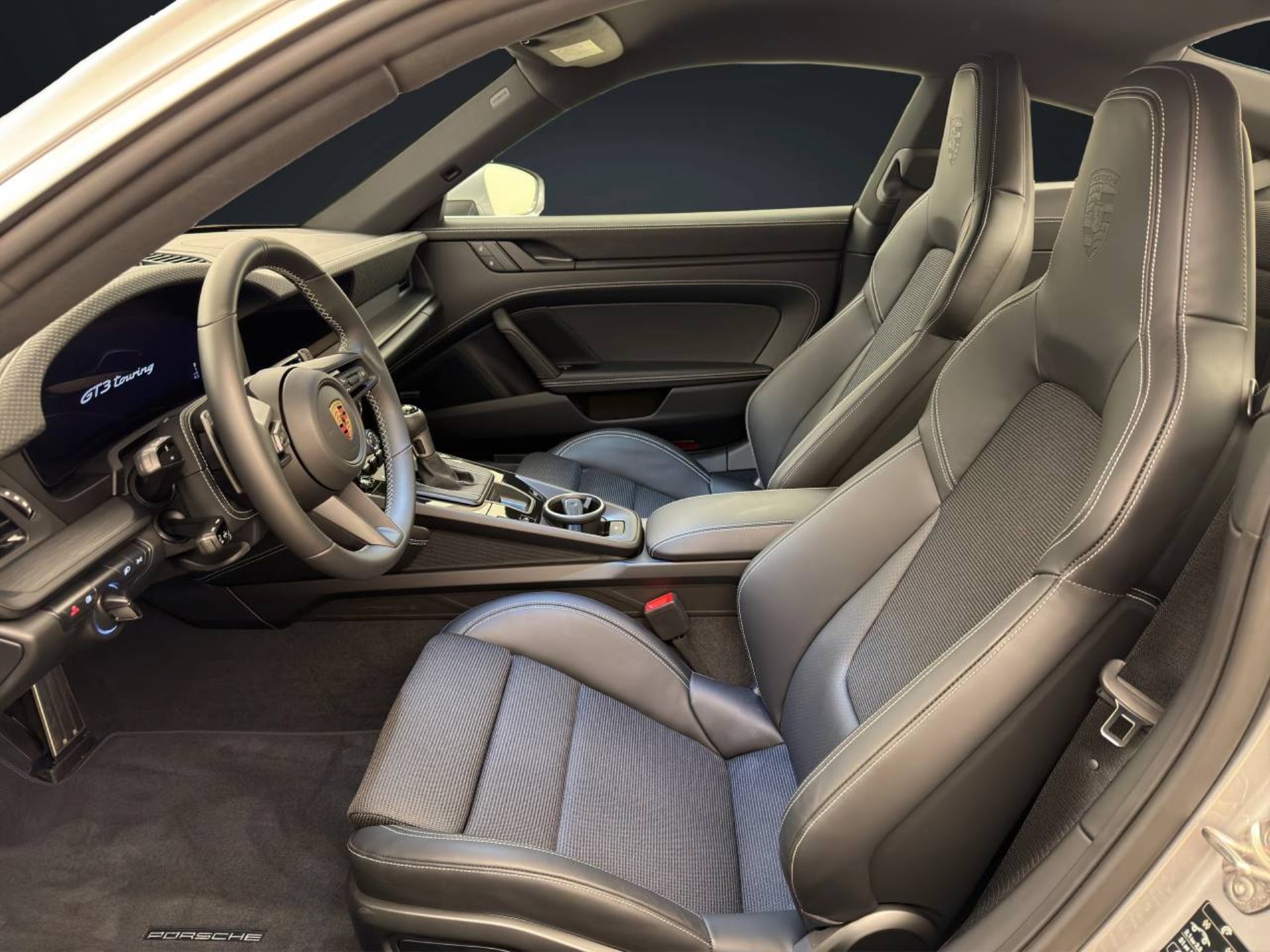 PORSCHE 911 GT3 mit Touring-Paket-image-4