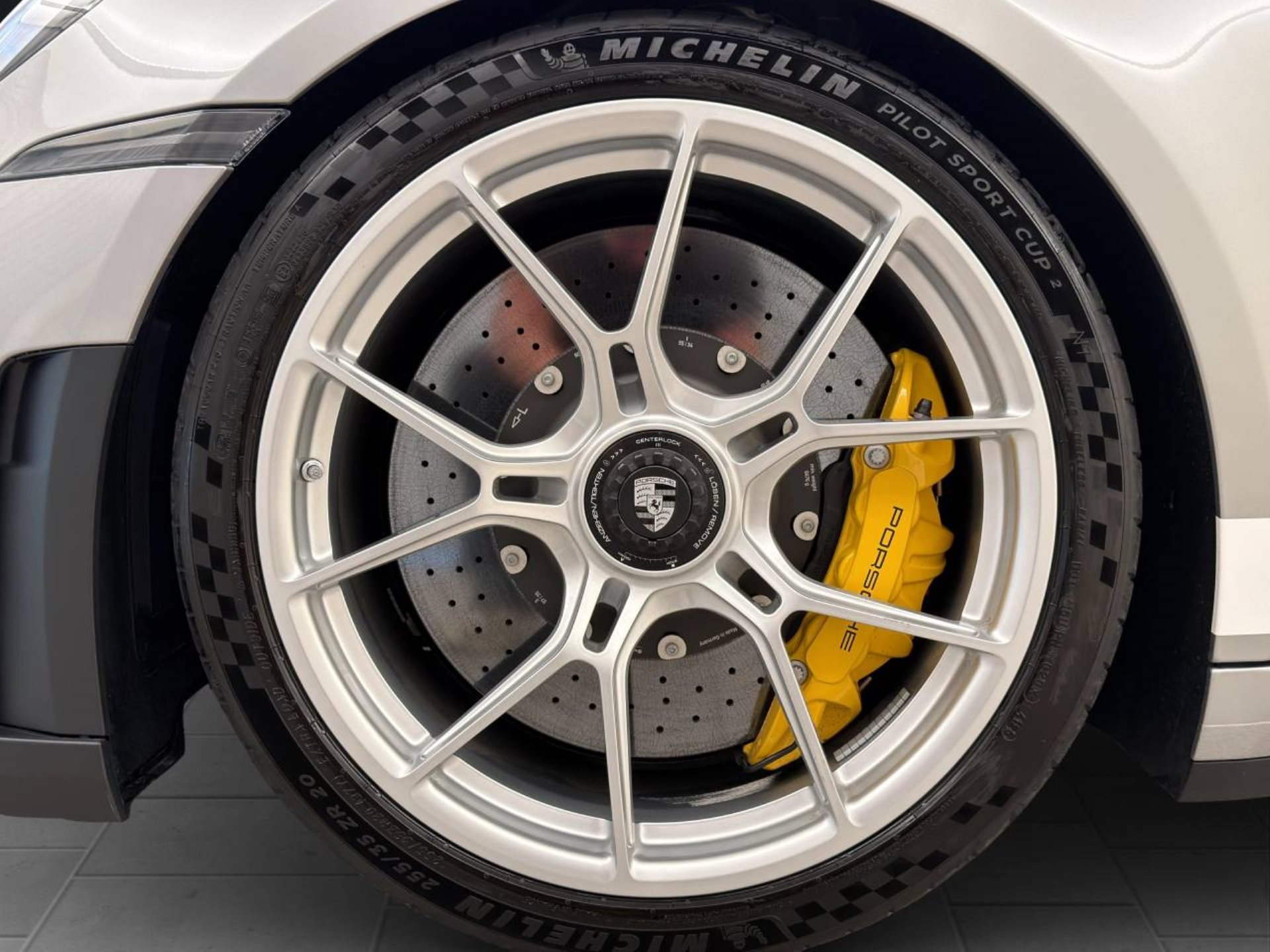 PORSCHE 911 GT3 mit Touring-Paket-image-11