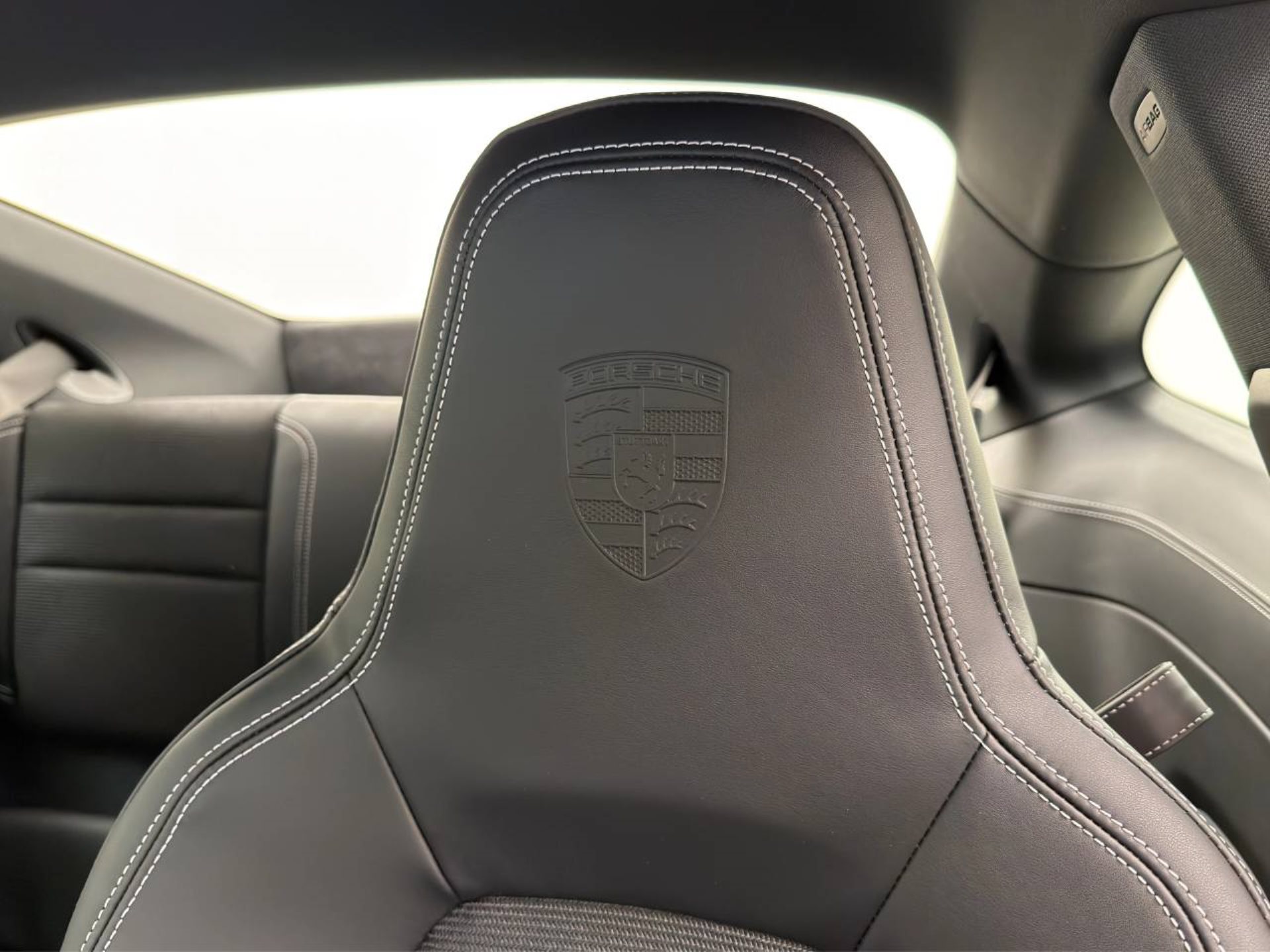 PORSCHE 911 GT3 mit Touring-Paket-image-13