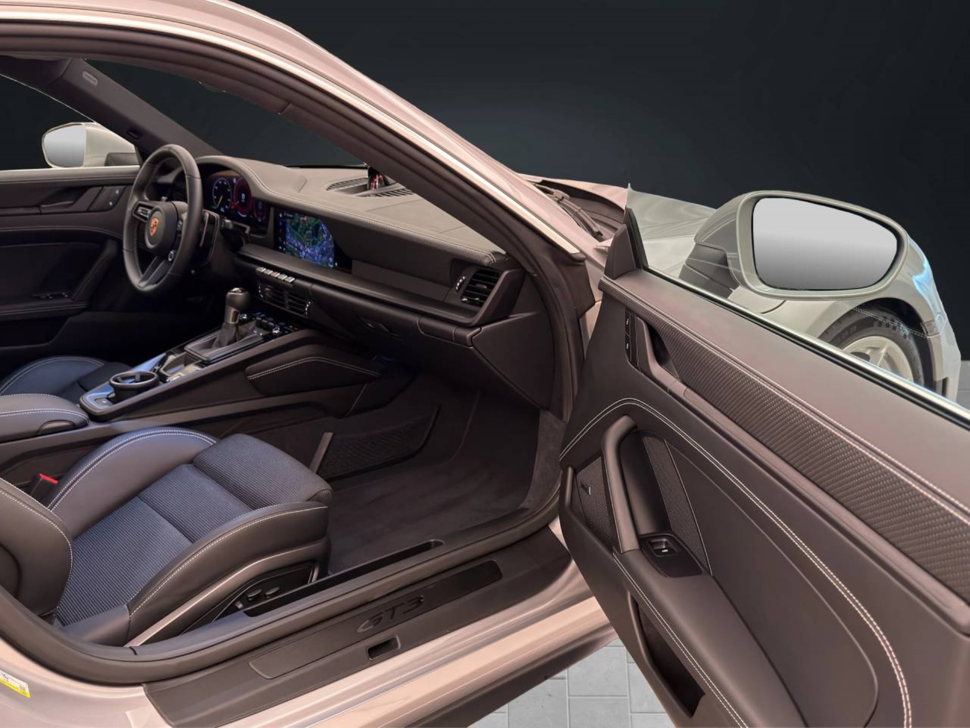 PORSCHE 911 GT3 mit Touring-Paket-image-17