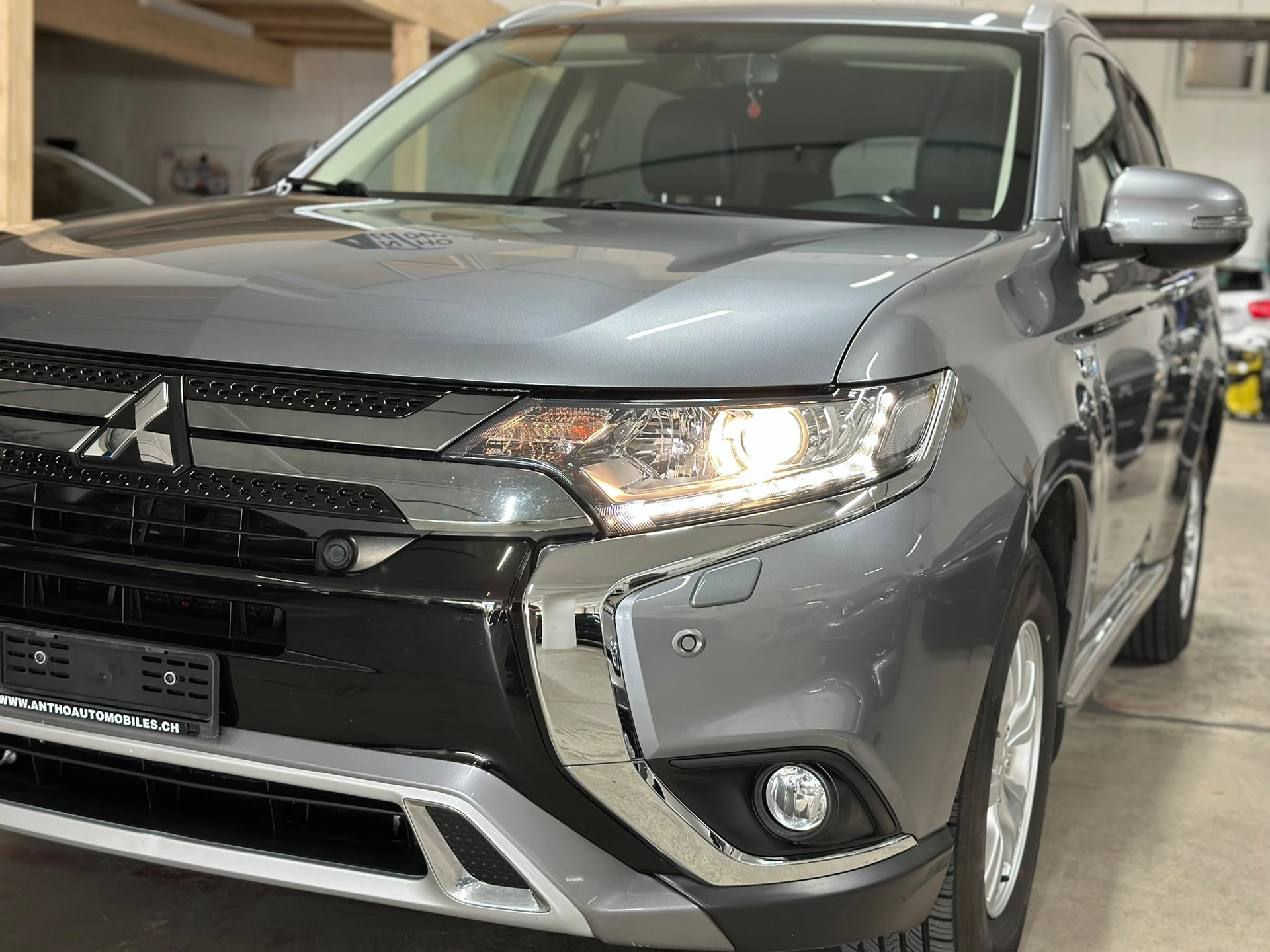 MITSUBISHI Outlander 2.4 PHEV Style 4WD Automatic-image-2