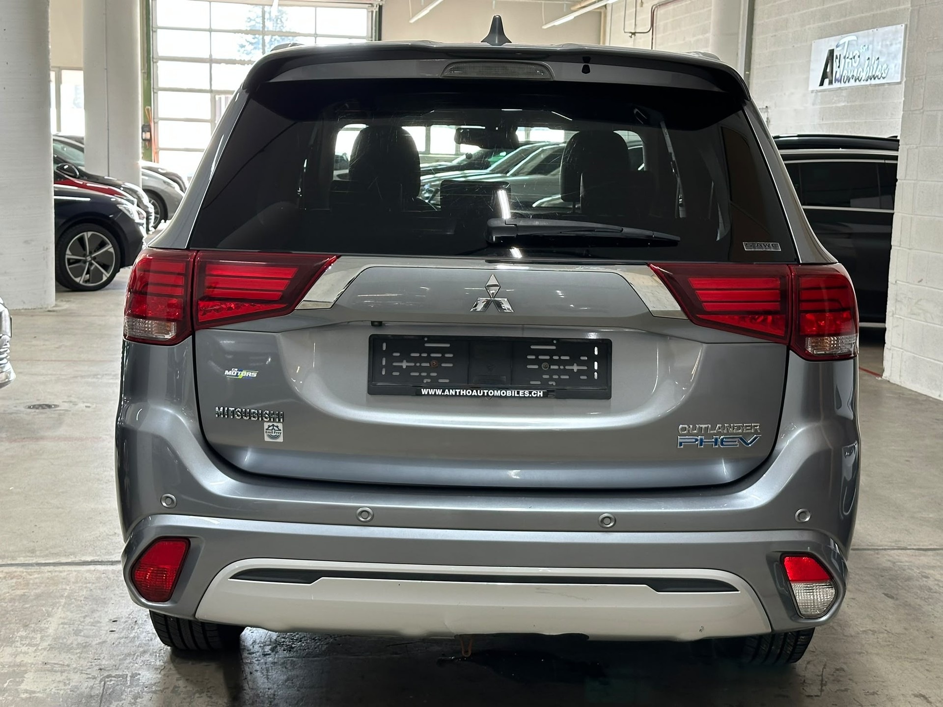 MITSUBISHI Outlander 2.4 PHEV Style 4WD Automatic-image-5